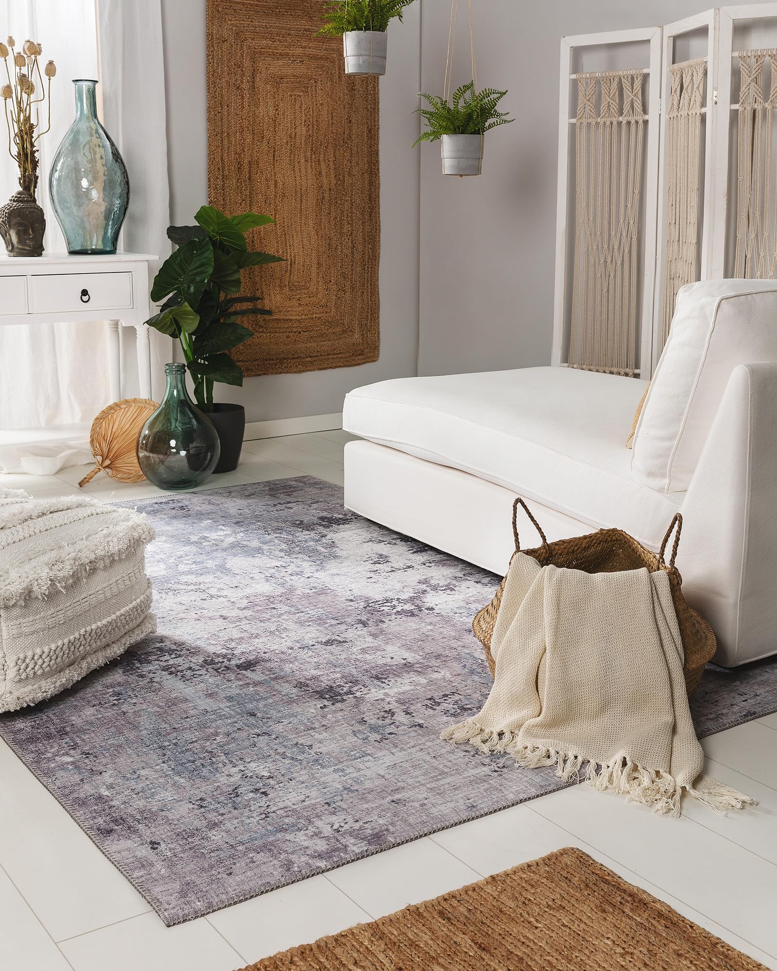 Tapis en fibre synthétique pour réchauffer un salon ou une chambre moderne