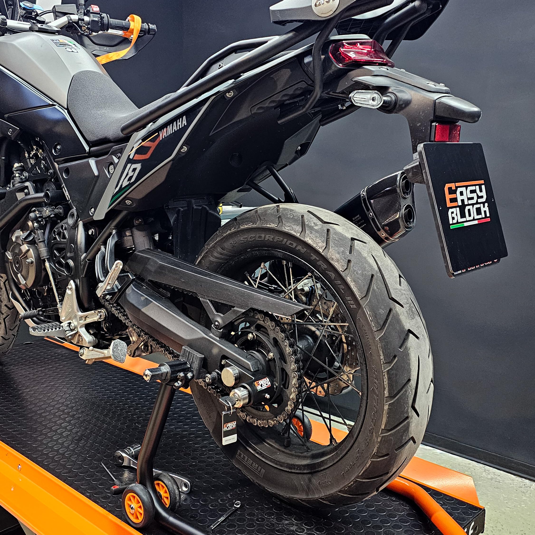 EASYBLOCK Antifurto Moto Compatibile con Yamaha Ténéré 700 (dal 2023) Antifurto Blocca Ruota Blocca Disco Lucchetto Protezione Installato su Moto E Scooter