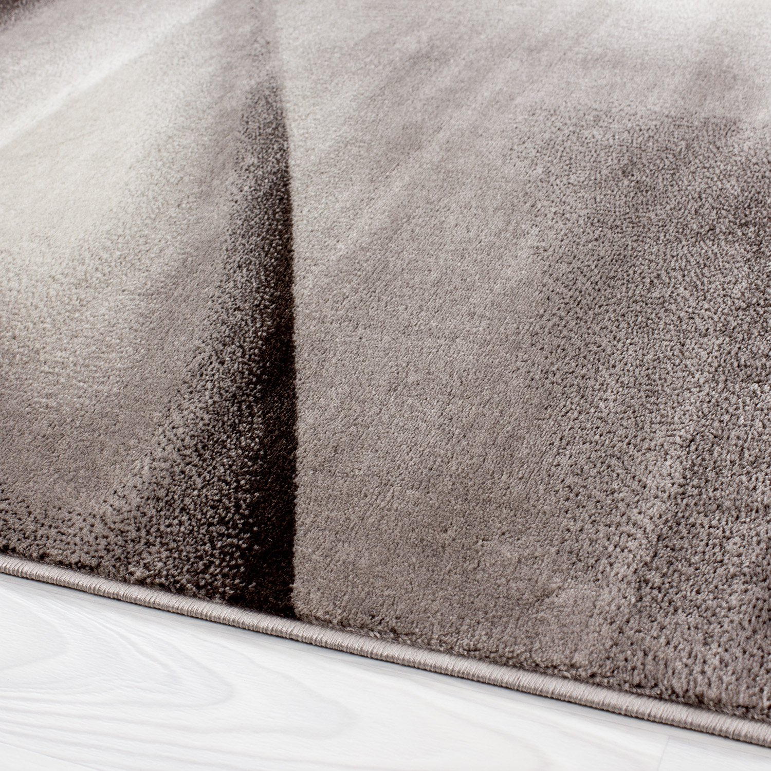 Carpetsale24 Kurzflor Teppich 140x200 cm, Modern Abstrakt Design in Braun Beige, Pflegeleicht, ideal für Wohnzimmer, Essbereich oder Jugendzimmer