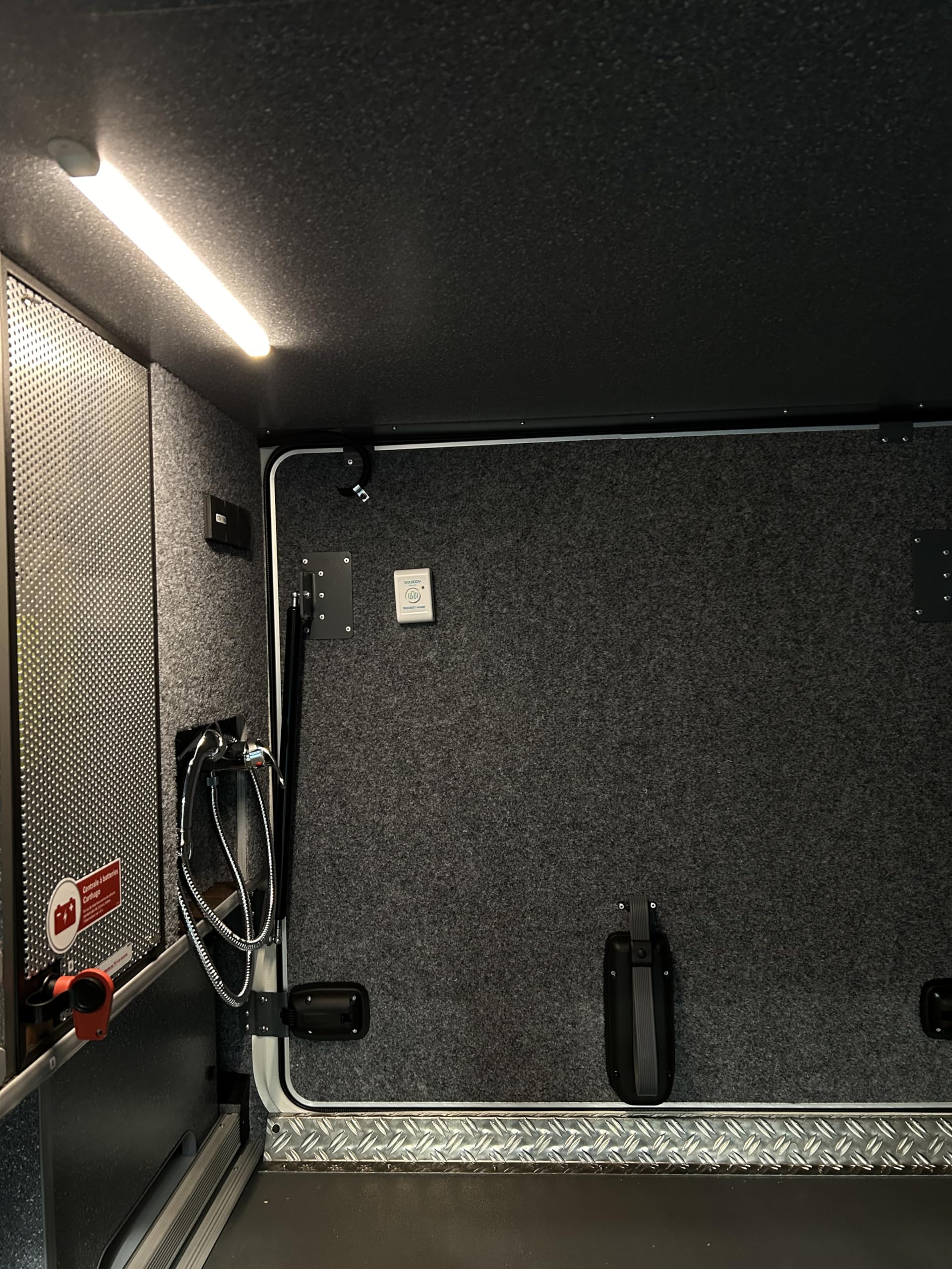 SQUIDD Home - Alarme détécteur de Choc, Vibration Ouverture, connectée, Autonome, communautaire et sans Fil - 2 Ans d'autonomie - sans SIM et abonnement Inclus -