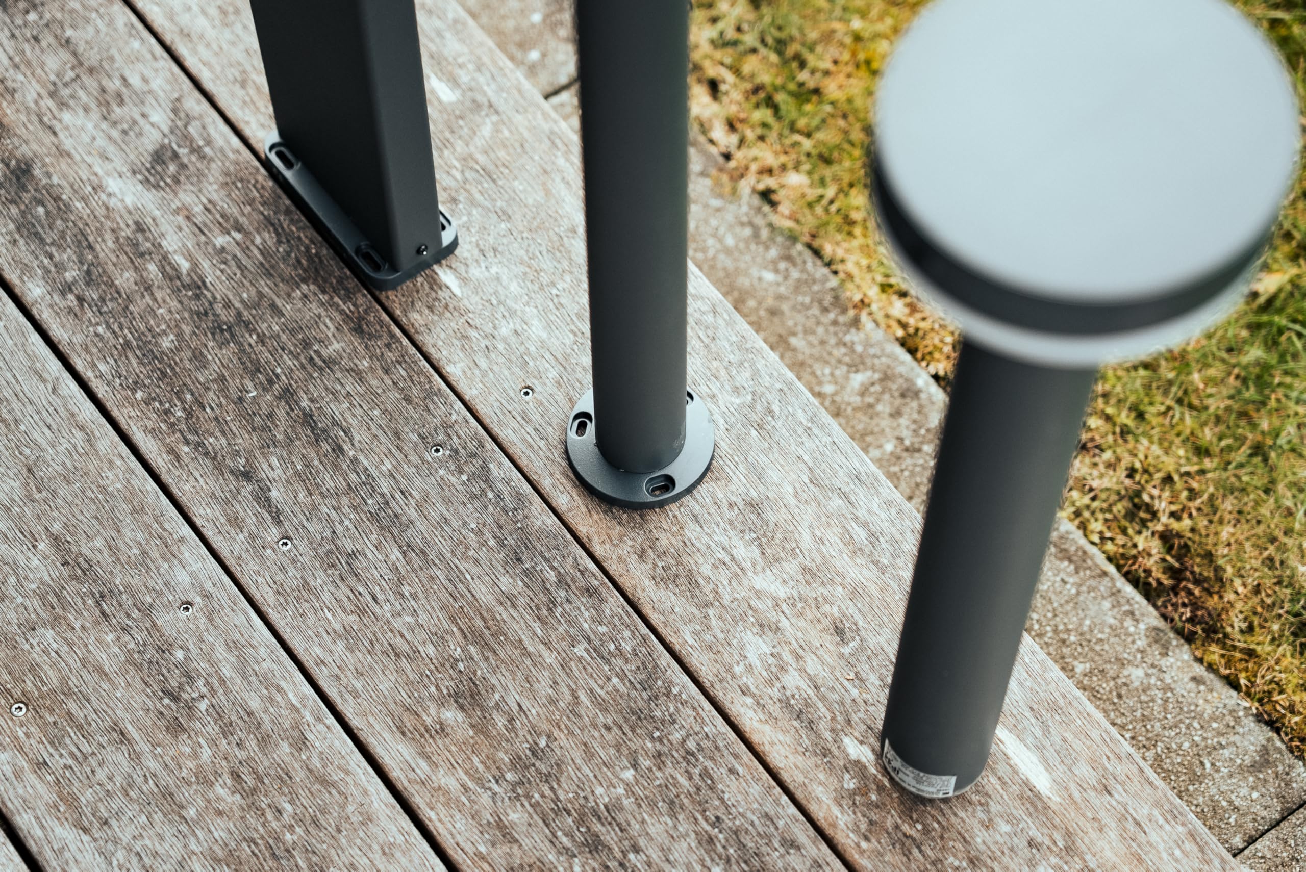 Zestaw 2 lamp solarnych do oświetlenia ścieżek BOLD, lampy solarne do użytku zewnętrznego o wysokości 50 cm z czujnikiem ruchu (czujnik PIR 100° i 6 m, odporny na warunki atmosferyczne IP44) Gun Grey