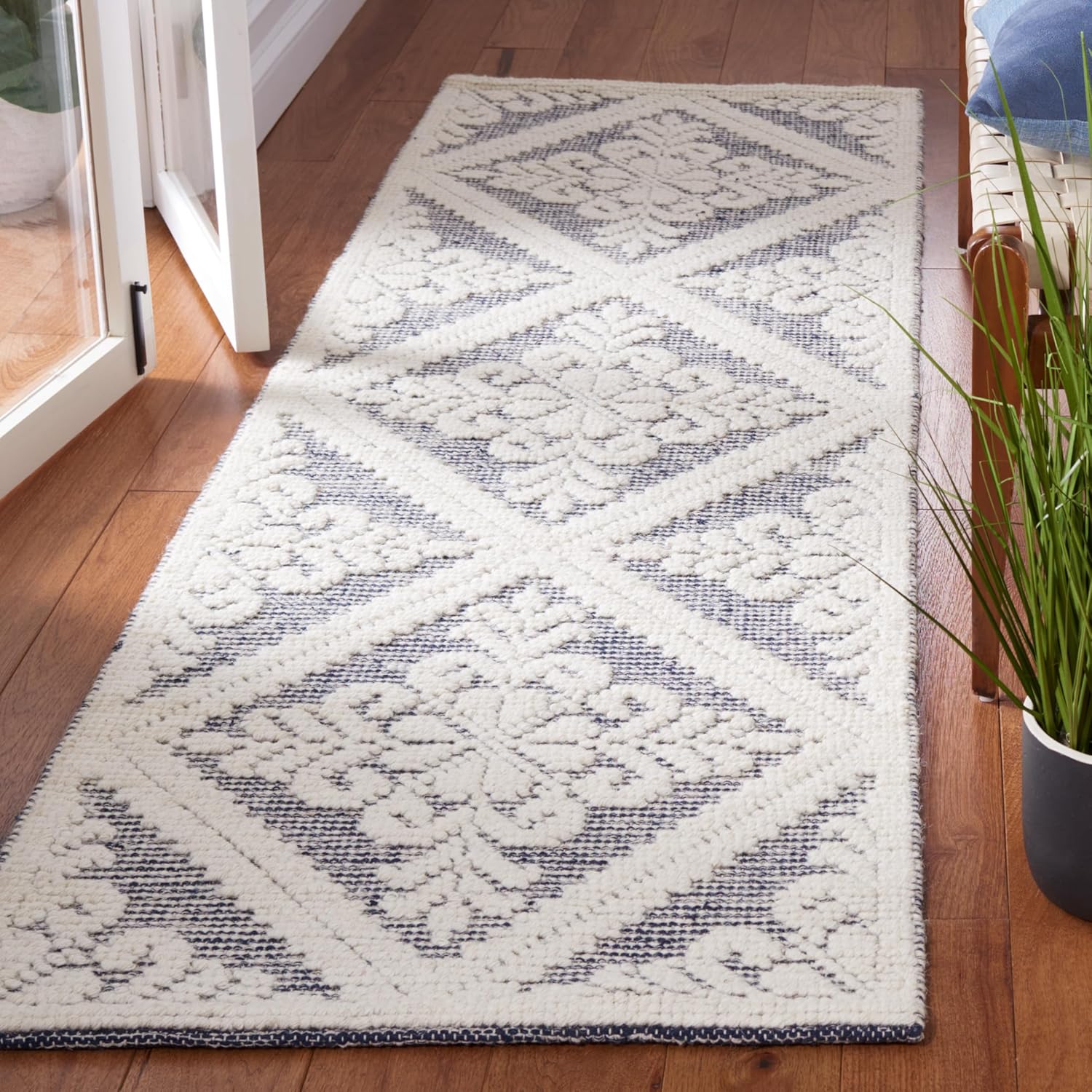 SAFAVIEH Vermont Collection Runner Rug - 2'3" x 8', Ivory & Navy, Handmade Wool, Ideal for High Traffic Areas in Living Room, Bedroom (VRM306N)
