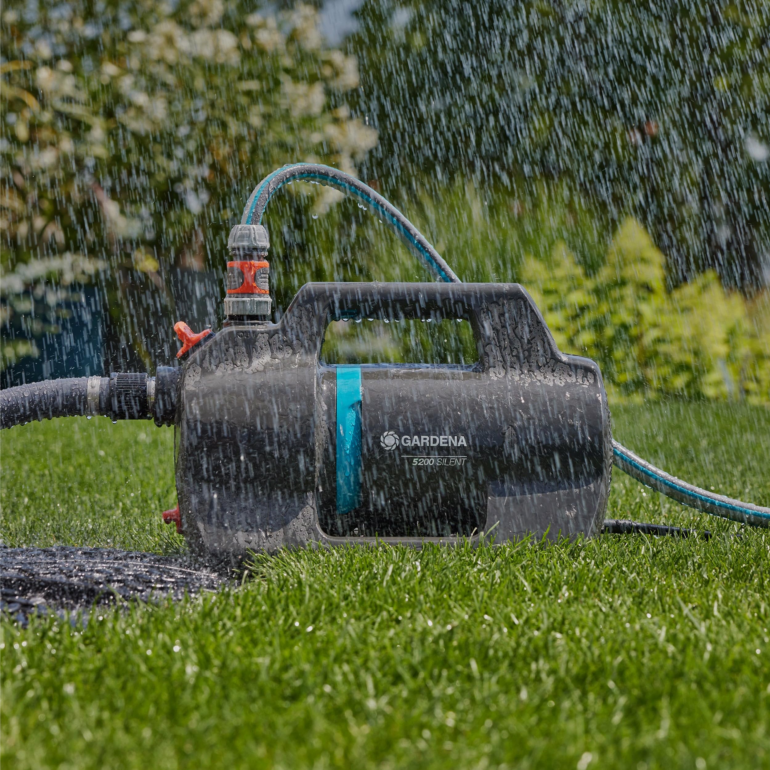 Gardena Pompa Ogrodowa 5200 Silent, Zestaw Pompy o 26% Większy Przepływ Przy Takim Samym Zużyciu Energii, Niski Poziom Hałasu, Wodoszczelna Obudowa Odporna na Promieniowanie UV (9085-20)