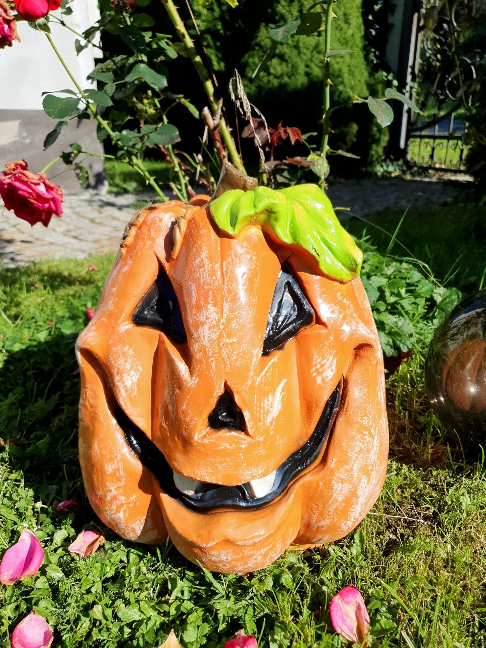 FABRIQ Gruseliger Kürbis Halloween Kunstharzfigur glasfaserverstärkt, handbemalt, Wetterfest, Outdoor für Garten, Halloween