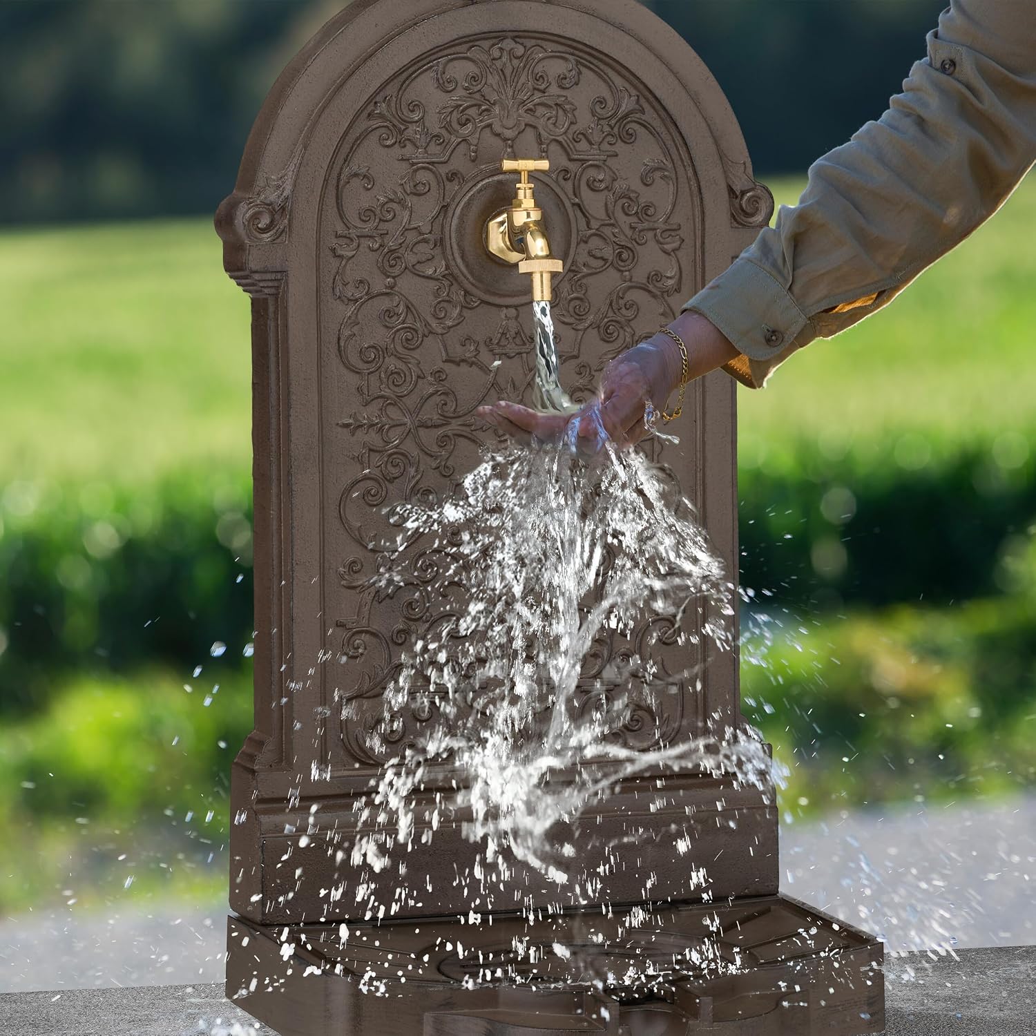 Relaxdays Standing Water Fountain, Antique-Style, HWD: 73 x 39 x 32 cm, Nostalgic, Garden Decoration, Tap, Basin, Brown, Aluminium