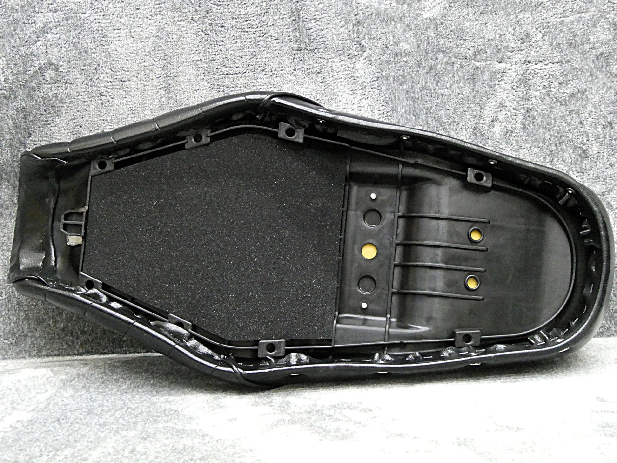 Amazon | W800 W650 W400 鋲打ち 黒皮 変形 タックロールシート