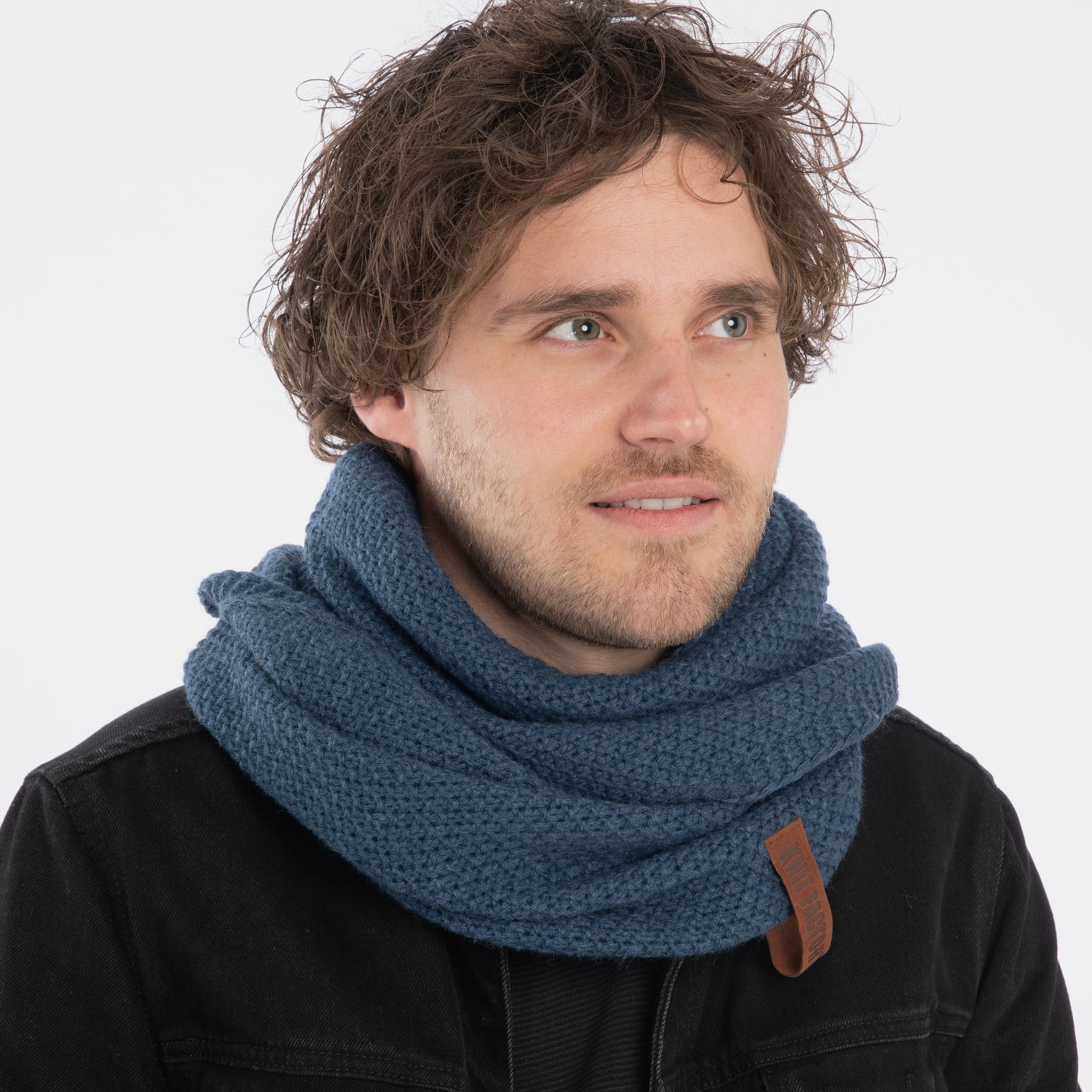 KNIT FACTORY - Coco Loop Schal - Gestrickter Schlauchschal - Für Damen und Herren - Herbst & Winter Essentials - Zeitloses Mode-Accessoire - Strickschal mit Wolle - Hochwertige Qualität