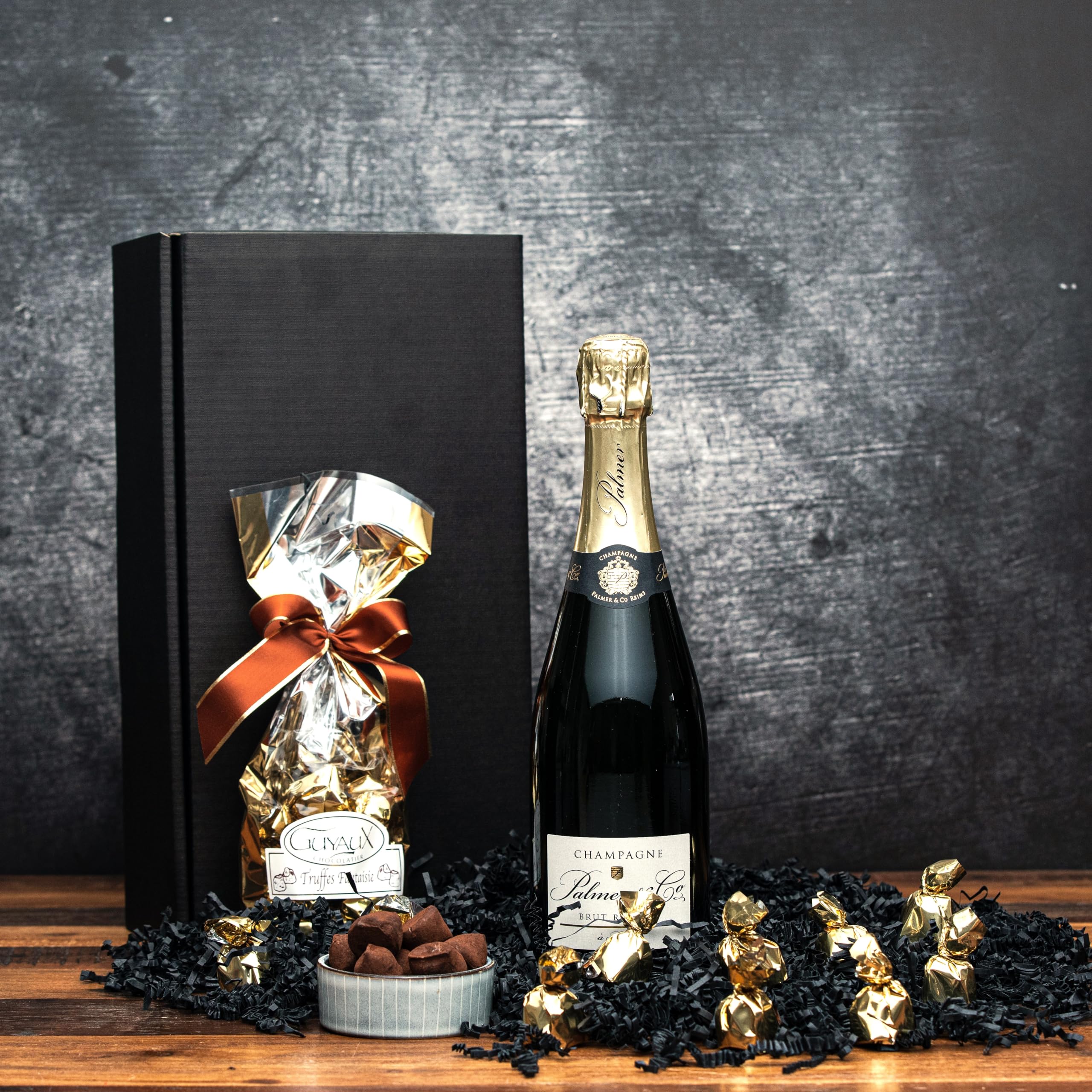 Geschenkset Champagner mit feinsten Schokoladentrüffeln aus Frankreich | Präsentkorb mit Champagner für Männer & Frauen zum Geburtstag, Weihnachten und Jubiläum