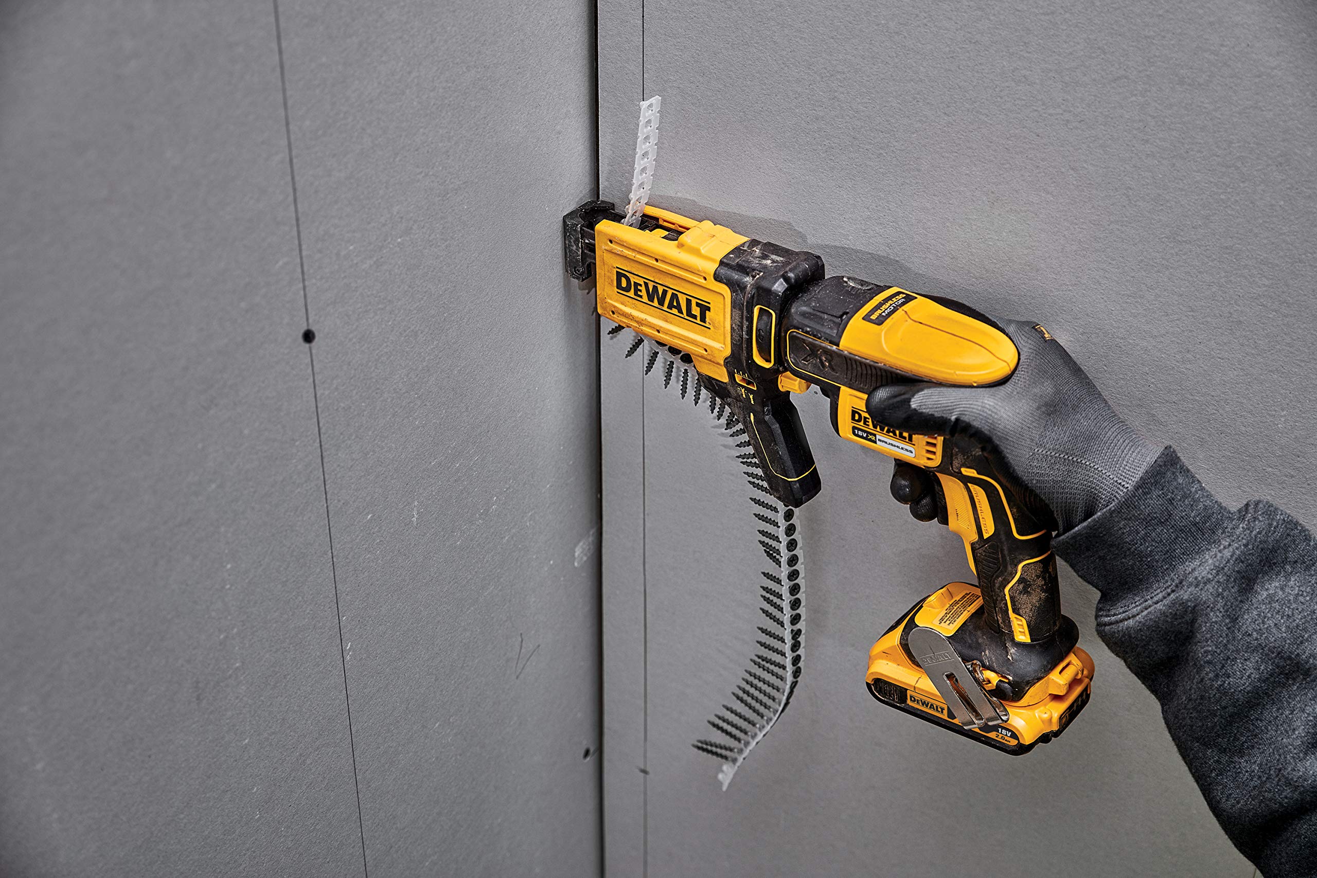 DeWalt Akku-Trockenbauschrauber/Schnellbauschrauber (18 Volt, 5.0 Ah, bürstenlos, inkl. Magazinvorsatz DCF6201, 2x XR Li-Ion Akkus, System-Schnellladegerät, Tstak Box II), DCF620P2K