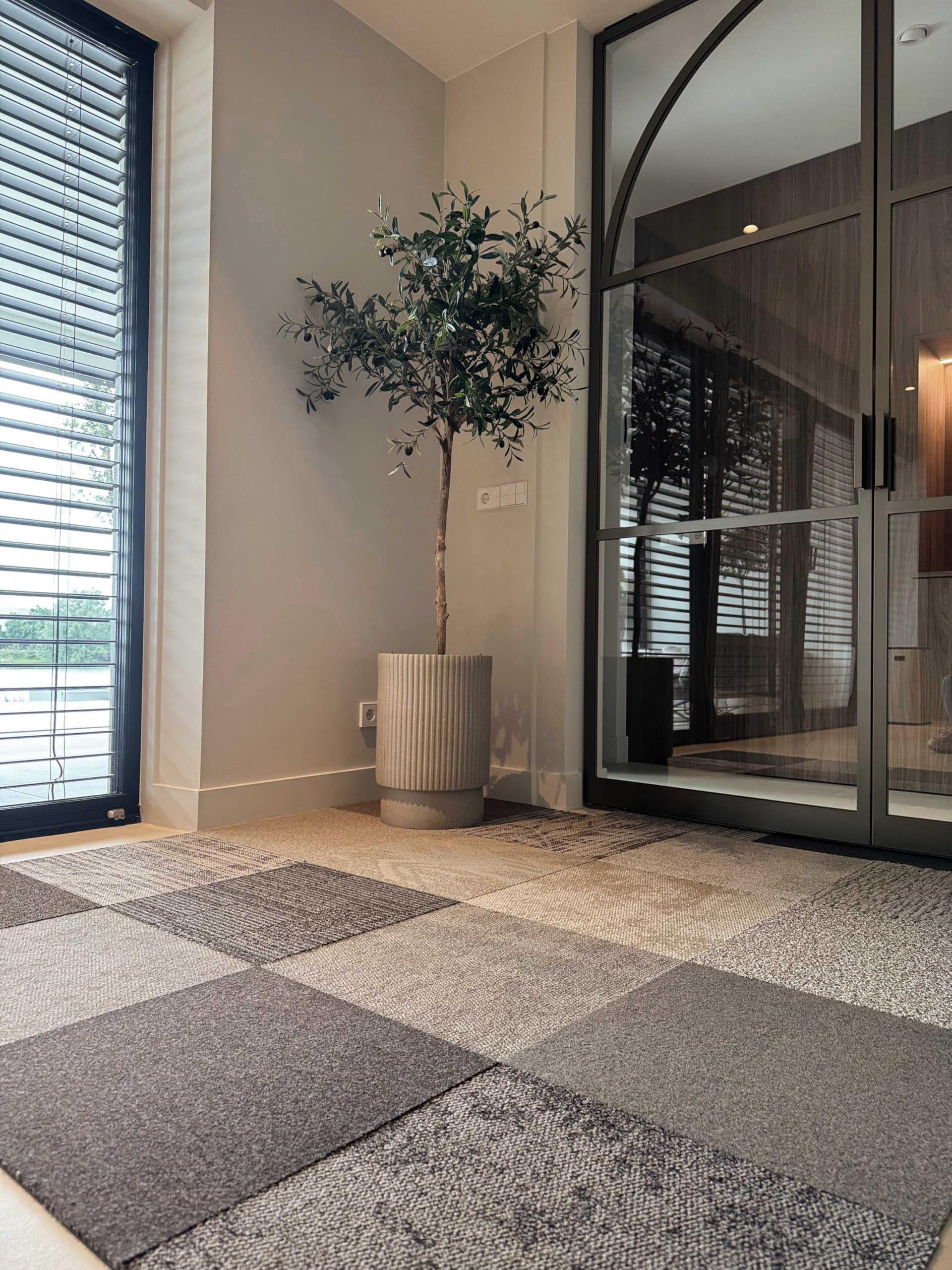 Teppichfliesen Shades of. by Interface | Selbstliegend Bodenfliesen Teppich | 50x50 cm | Pro Karton 16 Stück = 4m2 (Brown)