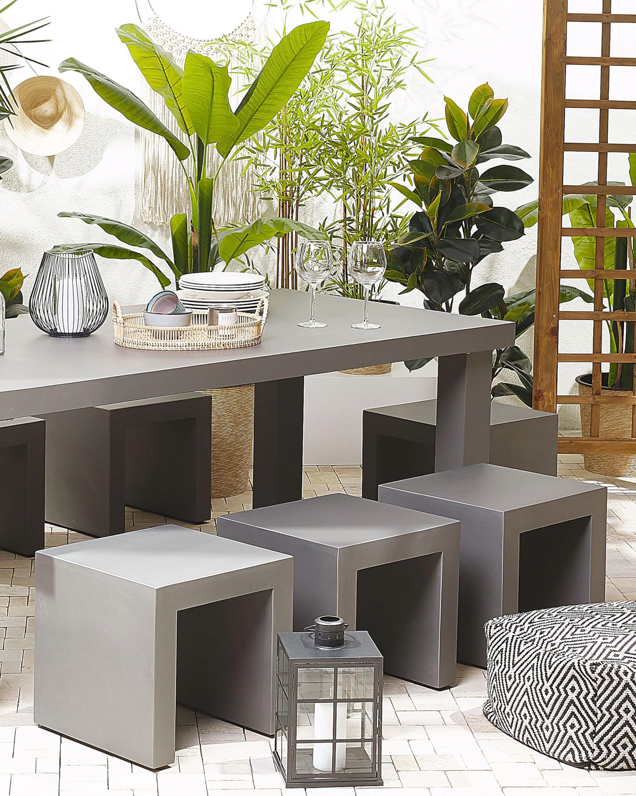 Beliani Conjunto de 2 taburetes de jardín de Cemento Reforzado Gris Estilo Moderno Industrial Taranto