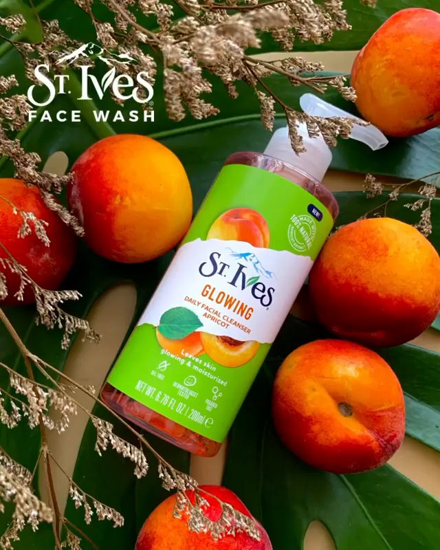 st ives glowing daily facial cleanser