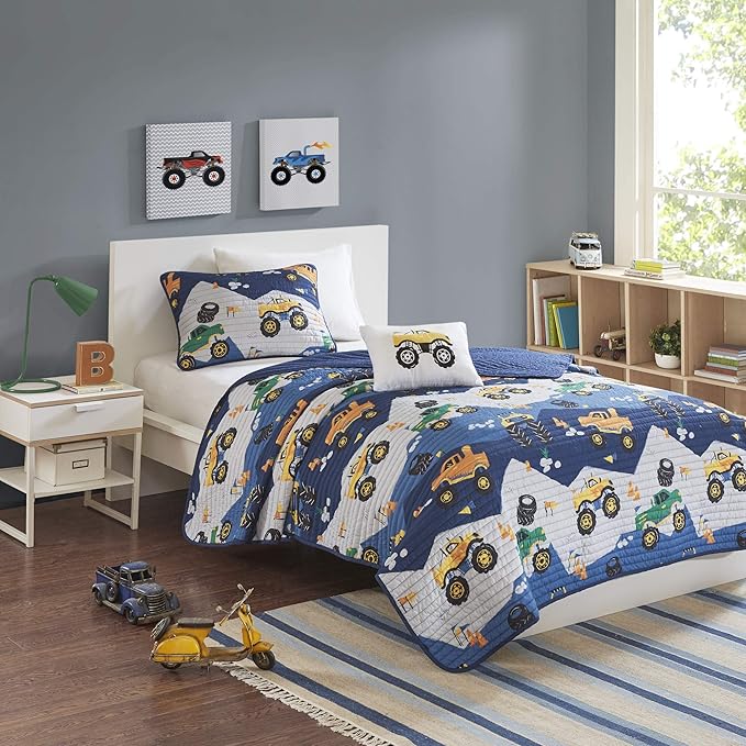 Mi Zone Kids Nash Reversible Quilt Set, Vibrant Fun Design, Lightweight All Season Children Bedding, Coverlet Bedspread, Boys Bedroom Décor, Full/Queen, Big Wheel Monster Trucks 4 Piece