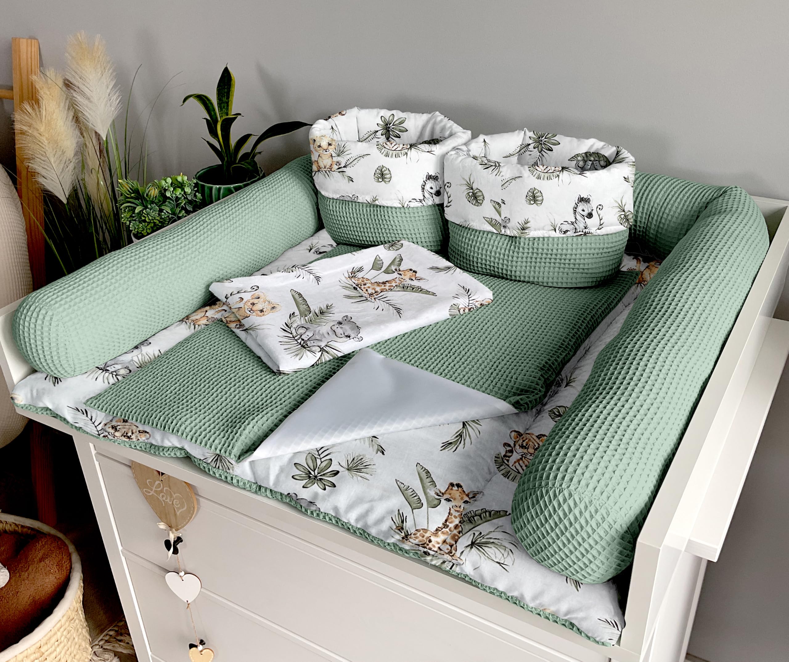 Wickelauflage Set 6-teilig – Wickelunterlage aus Baumwolle & Waffelstoff – Baby Wickelauflage – Geschenk zur Babyparty – Wickeltischauflage – 85x75 cm (Breite x Tiefe), Safari und Dusty Mint