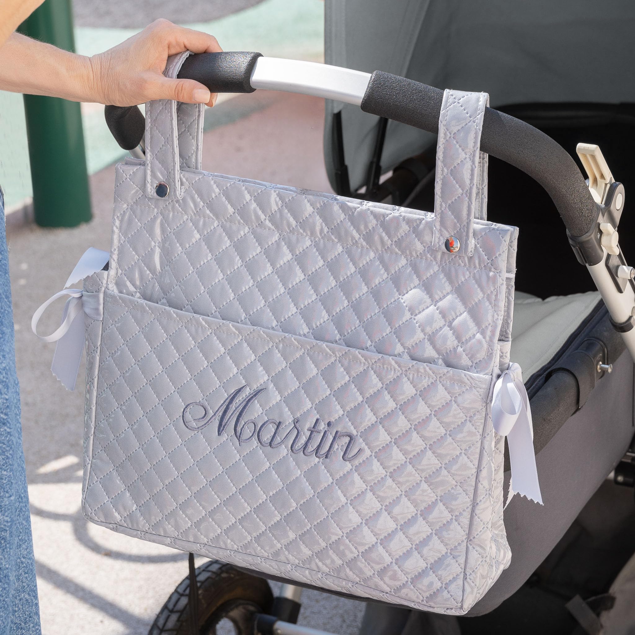 Wanapix | Borsa per passeggino in ecopelle ricamata | Capacità 5 litri | Chiusura a zip | Scomparti interni e tasca esterna
