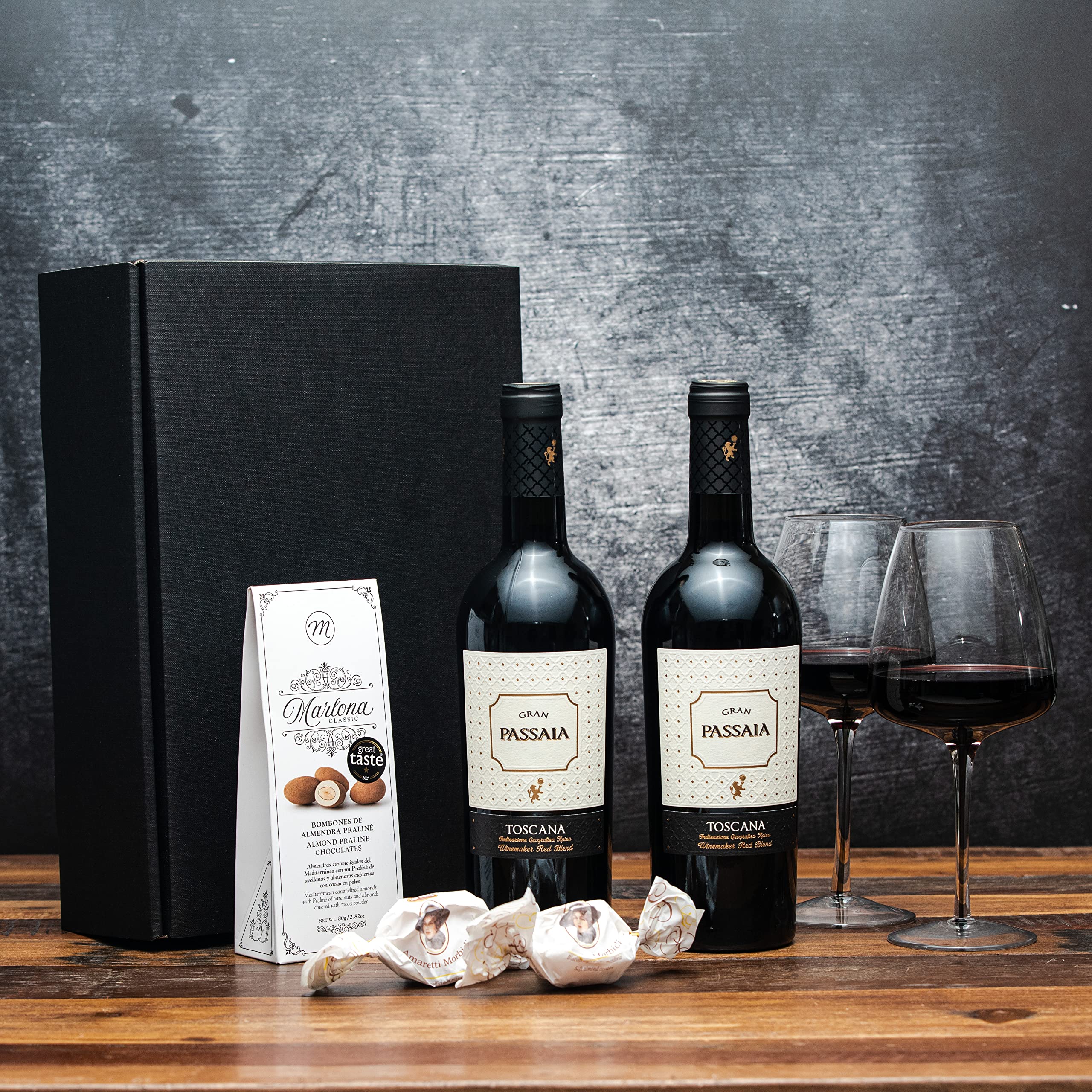 Geschenkset italienischer Rotwein aus der Toskana mit Mandelpraliné und Amaretti | Ein Weinpräsent für Genießer und Weinkenner