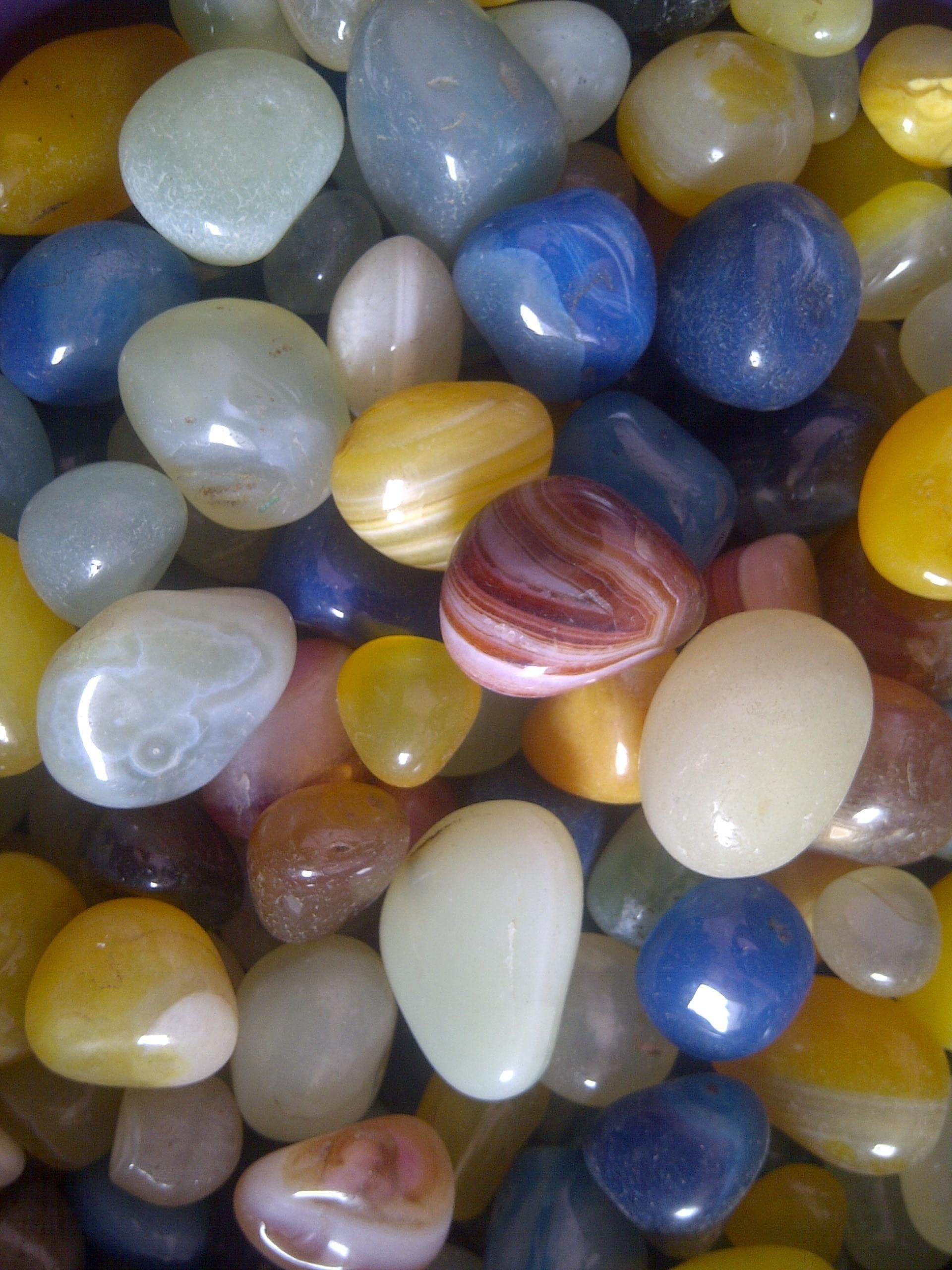 Prisha Glossy Home Decorative Polished Stones/Pebbles for Home Decor/Garden Decor/Outdoor Décor/Vase Filler/Aquarium/Table Decor/Landscaping (Multicolor,1kg)
