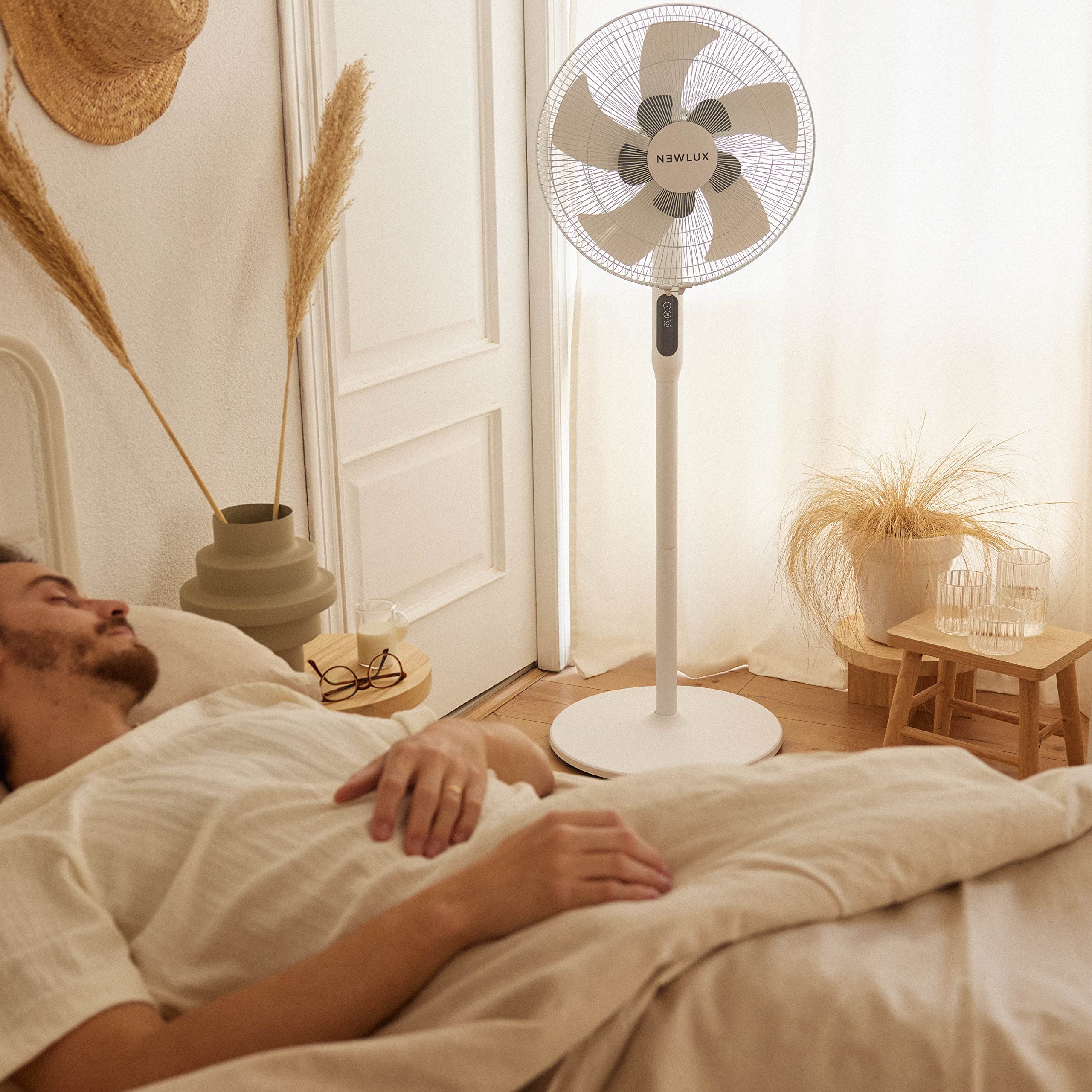 Newlux - Ventilador de Pie con Mando a Distancia 3 en 1 W1050 Smart 10 Aspas de ø40cm, 3 Vel. y Temporizador 18h. Ventilador de Pedestal Oscilante 90º con Altura Regulable 130, 100 o 70cm (Blanco)