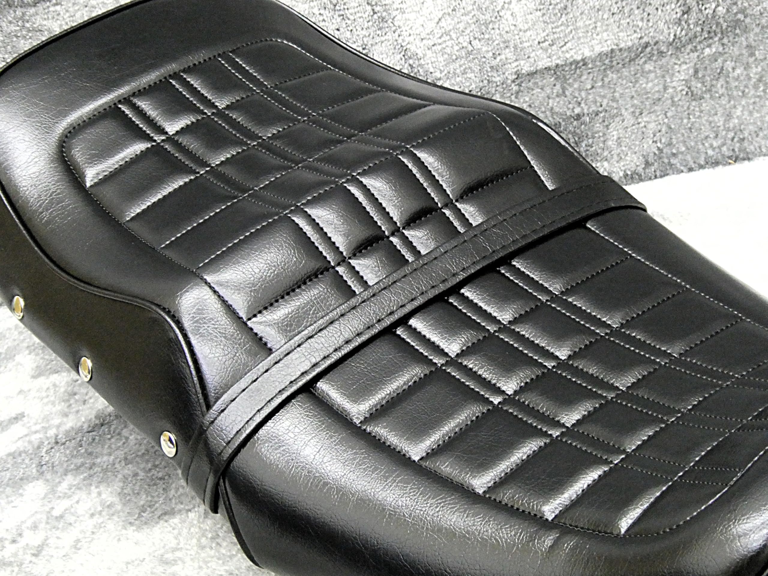 Amazon | ZRX1200 鋲打ち E4黒 カスタムシート/ダエグ ZRX1100