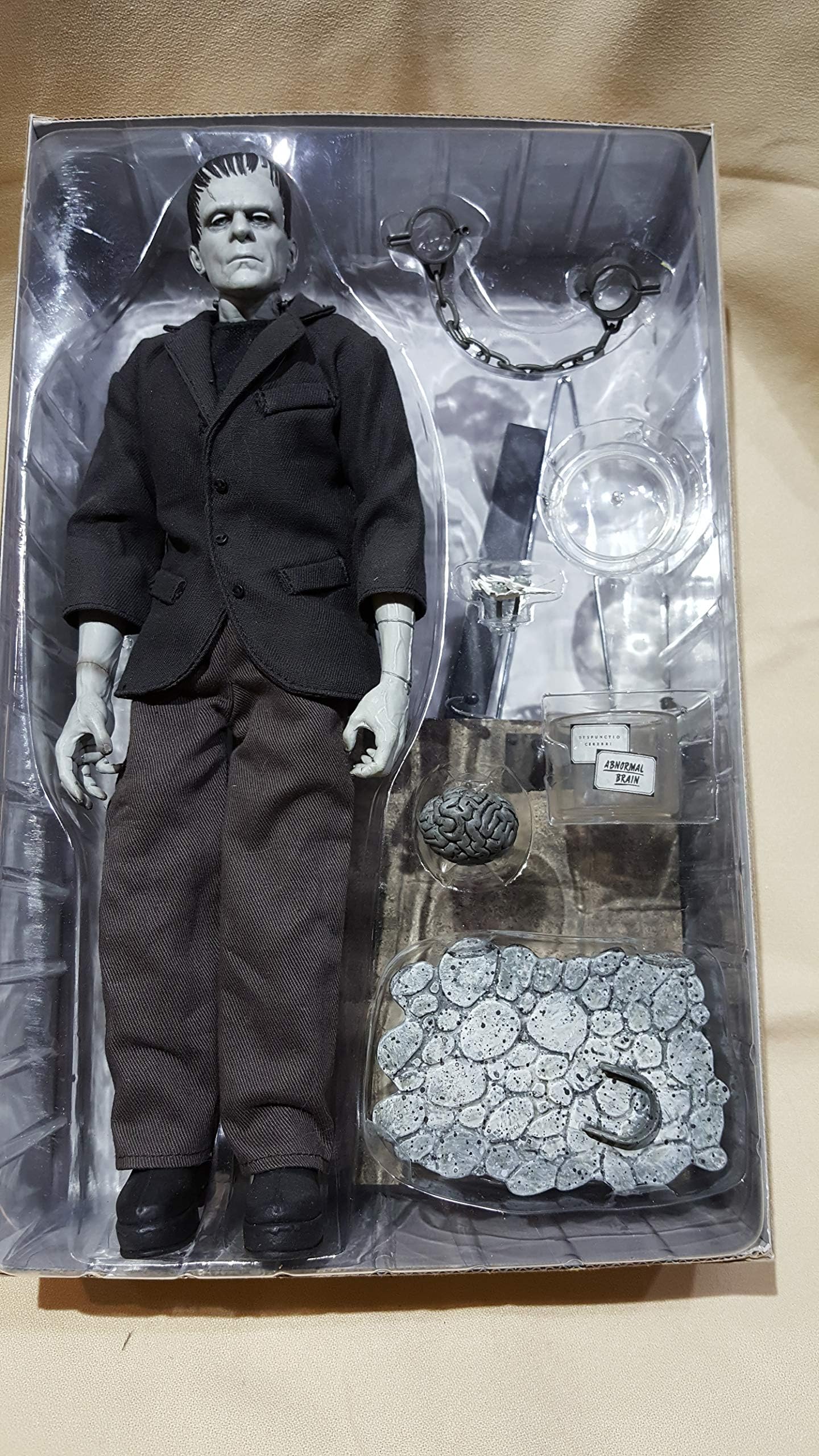Frankenstein Sideshow Collectibles "Frankenstein" The Silver Screen Edition 12" Figure'.