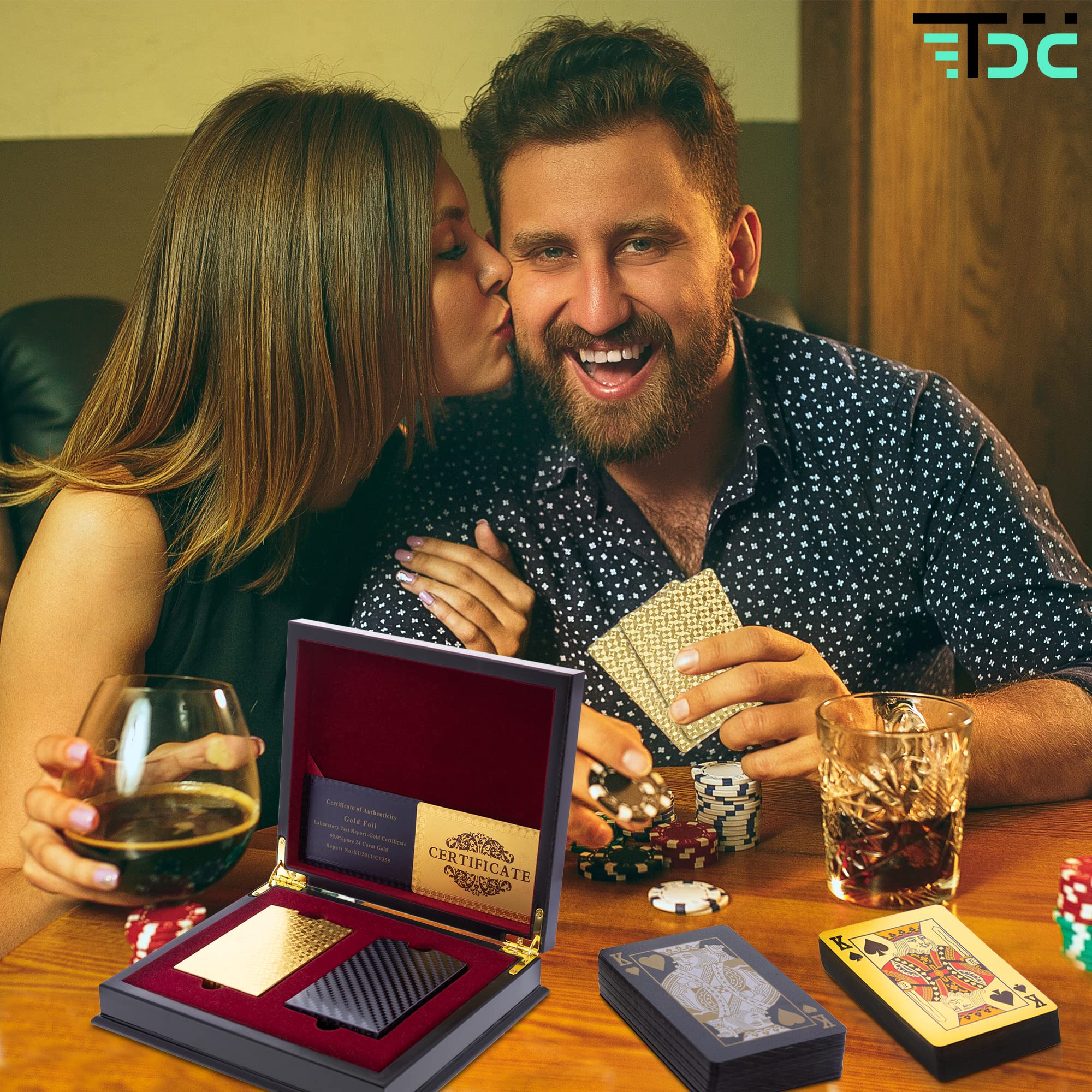 Cartas Poker. Baraja Poker Juego de Mesa con Caja Madera Maletin. Baraja de Cartas Poker Impermeable. Baraja Poker Negras, Doradas, Oro. (Gold+Black+Box)