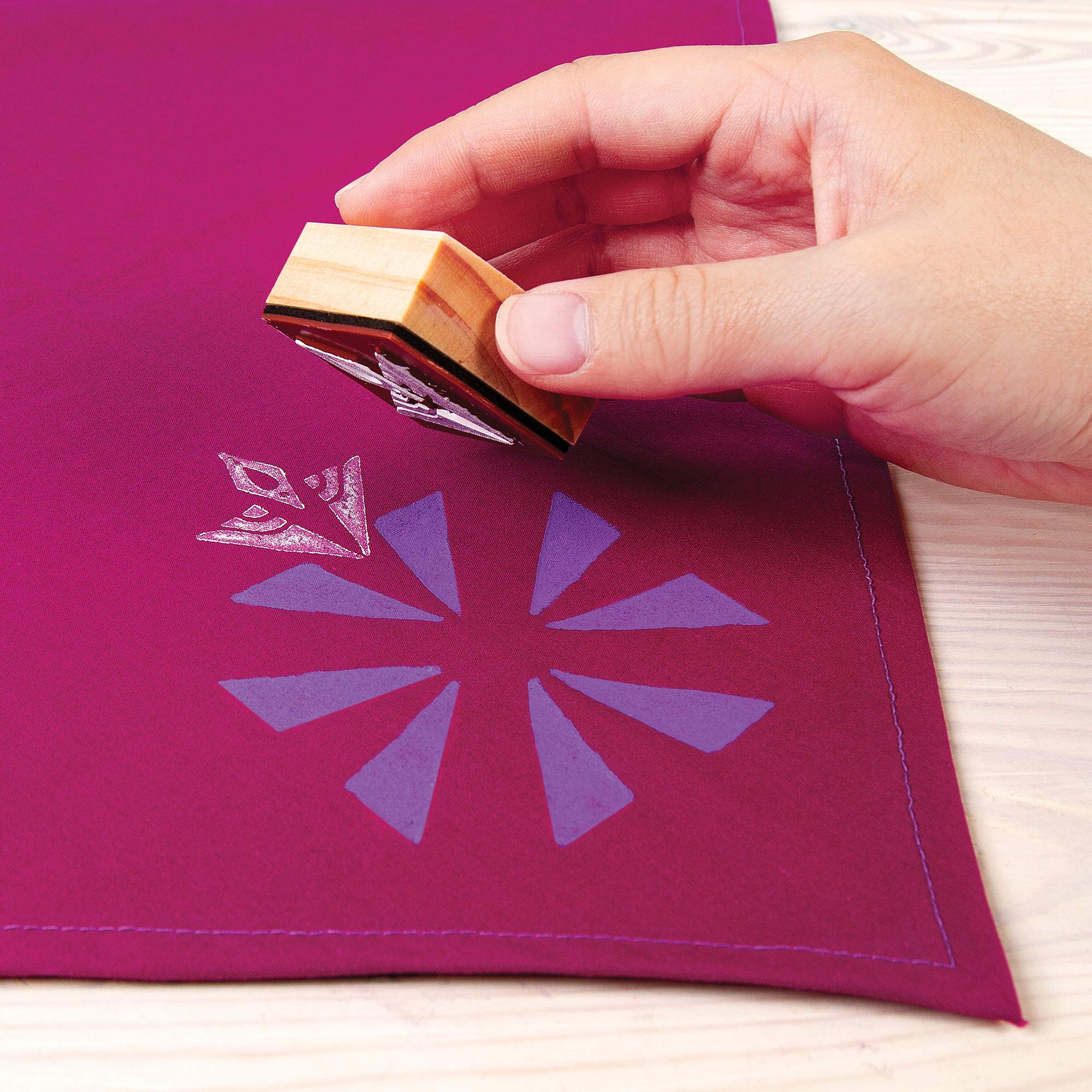 Make It Real Disney Frozen Queen Idunas Scarf Diy Desertcart