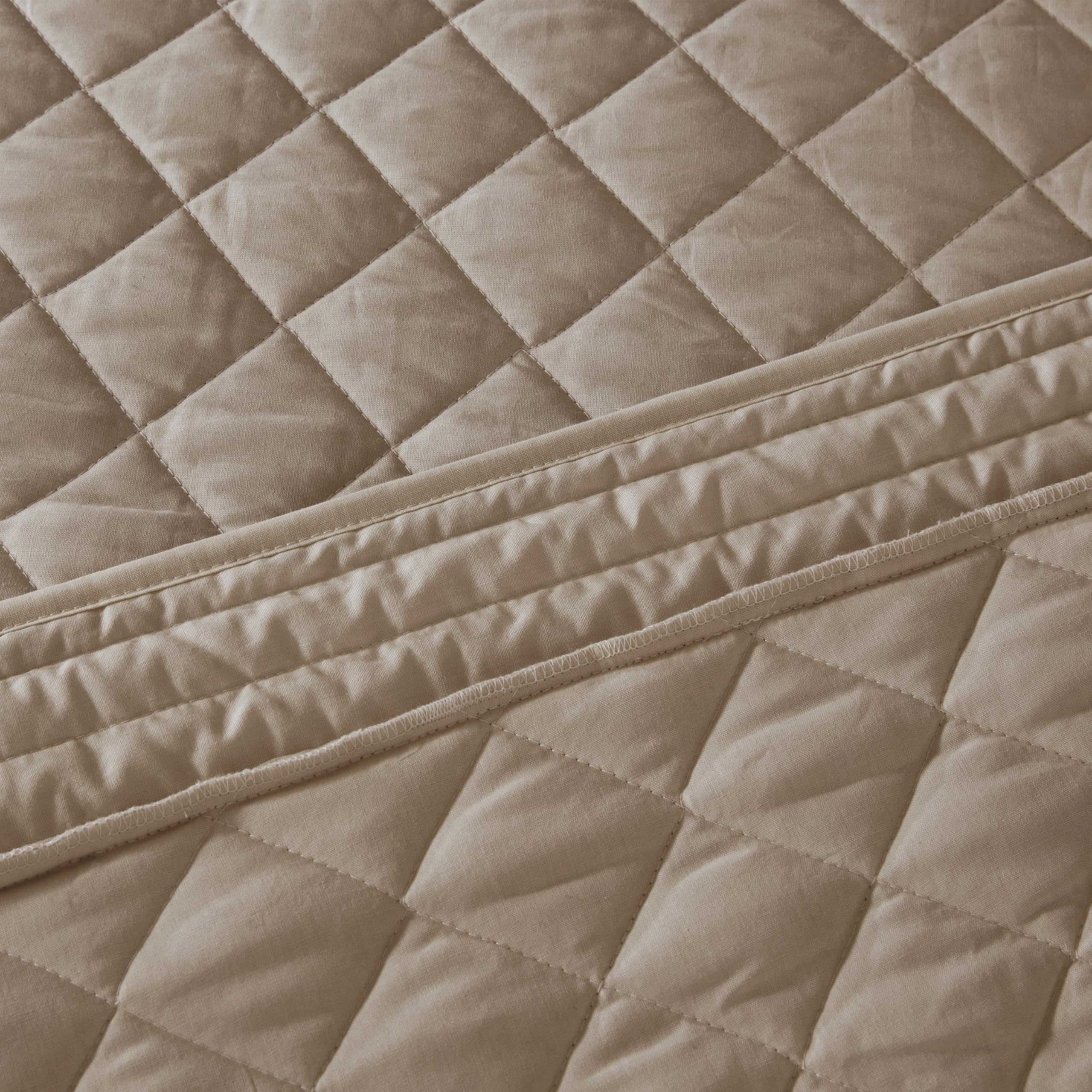 Madison Park Każdy sezon, lekki, zestaw pościeli, dopasowane pokrowce, bawełna, Breanna, diamentowy pikowany khaki, King (200 cm x 81 + 61 cm głęb.)