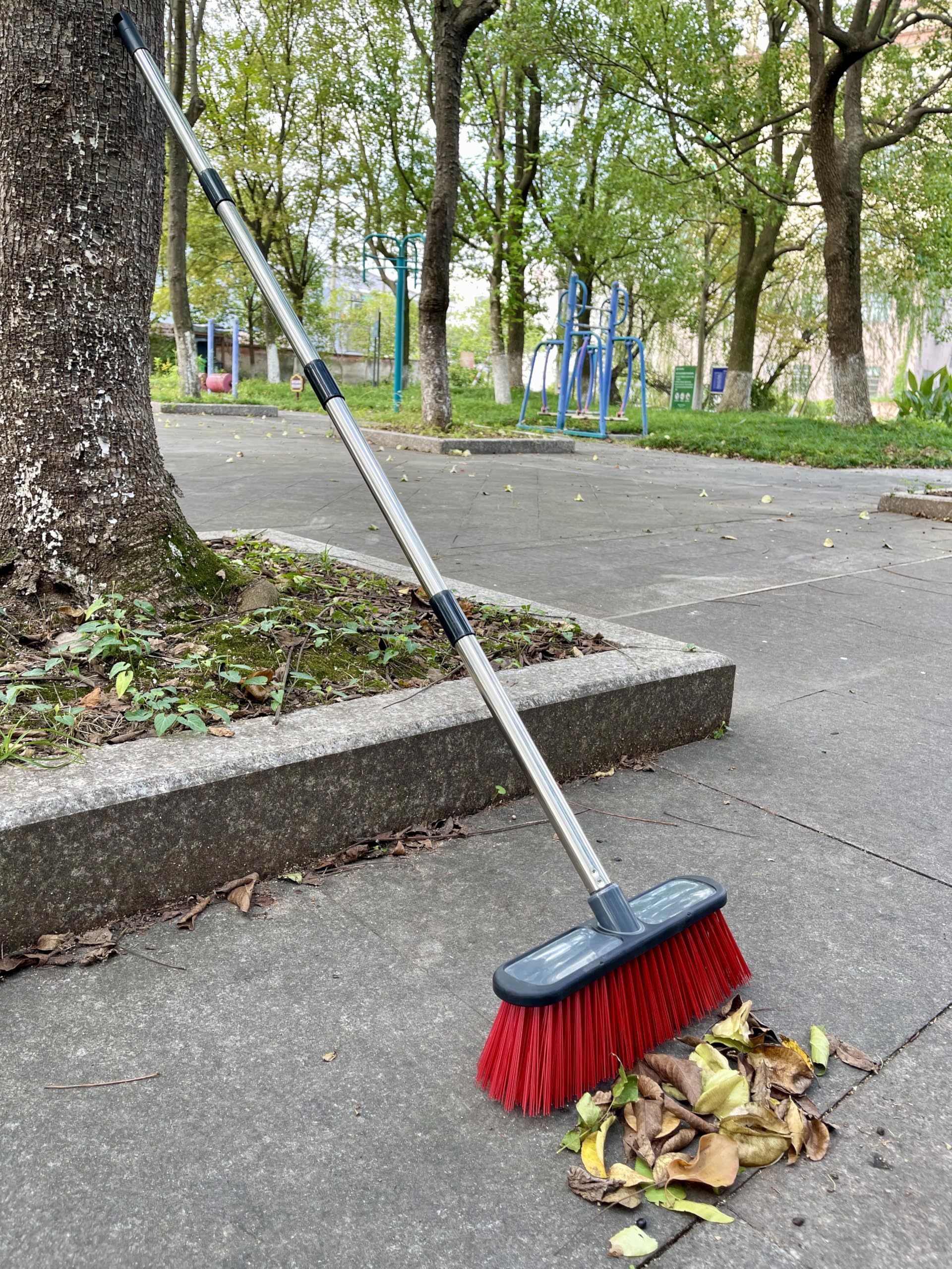 Fit For The Job Scopa resistente per esterni con fibra sintetica e manico in alluminio in 4 parti,