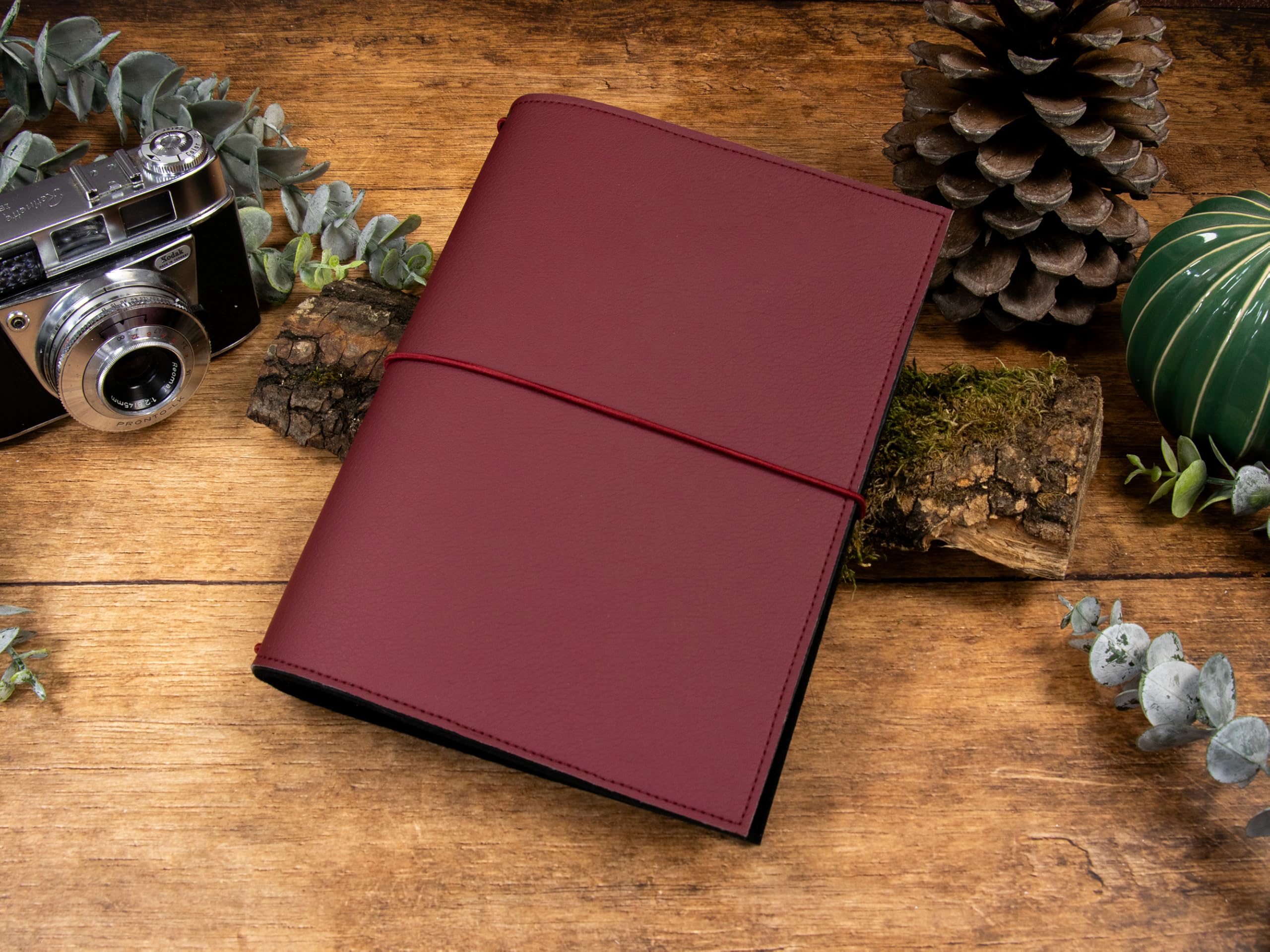 Travelers Notebook, dunkelrot, – verschiedene Größen, nachfüllbar – Handmade Journal aus Kunstleder, Platz für 2 Hefte, optional mit Notizheften, dots oder blanko, undatiert