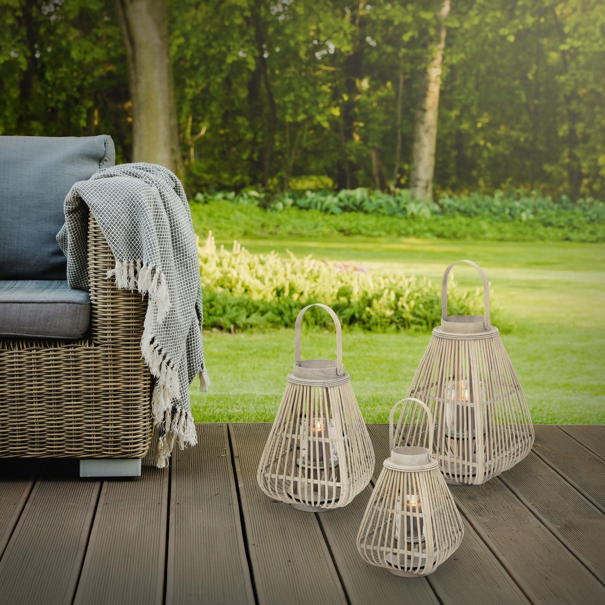 ECD Germany Linterna de Bambú de Madera, 55cm de Altura, Portavelas de Jardín con Asa y Inserto de Cristal, Farolillo de Estilo Boho, Lámpara Colgante Interior/Exterior Decorativo para Terraza, Balcón