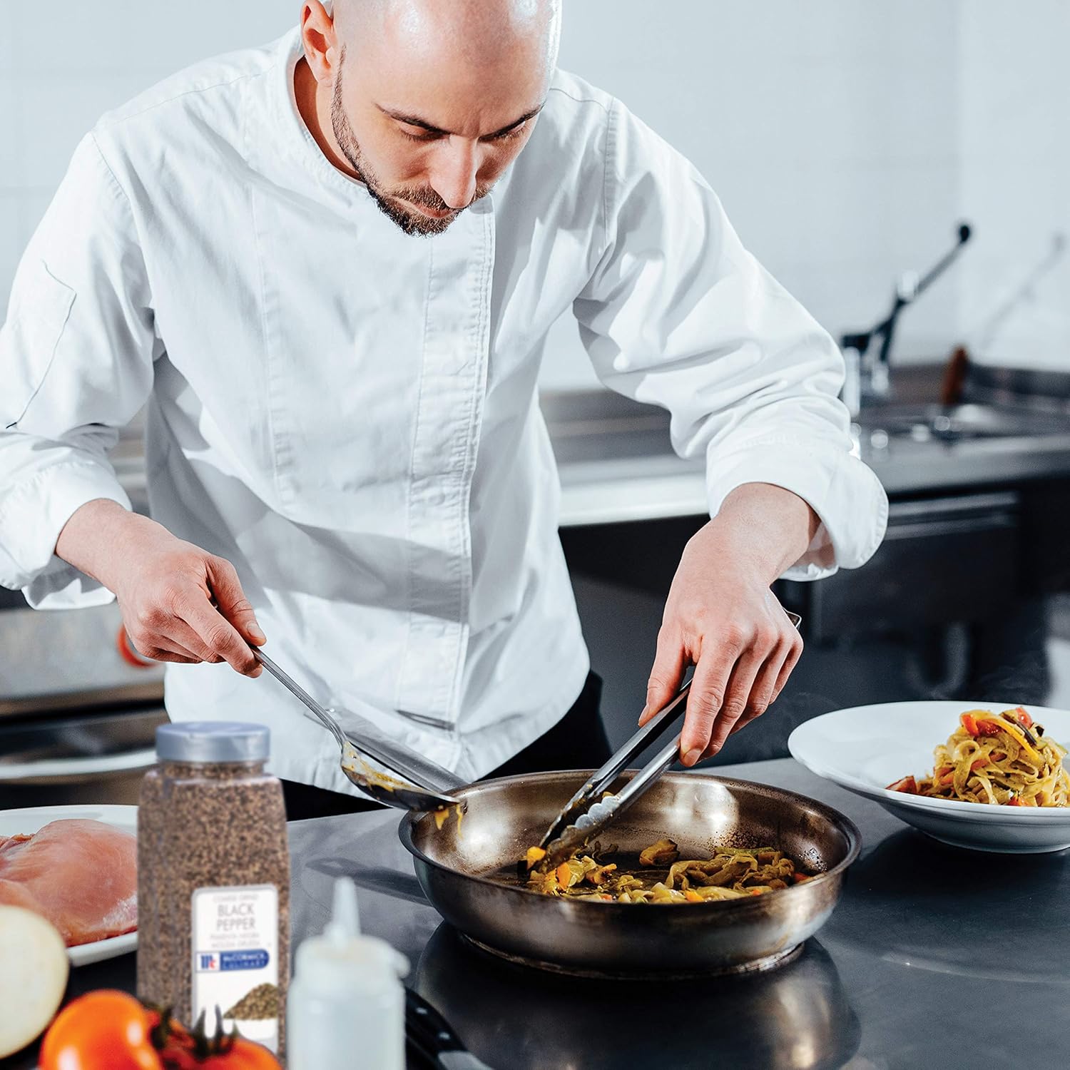 McCormick Culinary Coarse Grind Black Pepper, 16 oz - One 16 Ounce Container of Coarse Ground Black Pepper Sourced for Chefs for Sharp, Woody Flavors for Grilling and Cooking : Peppercorns : Everything Else