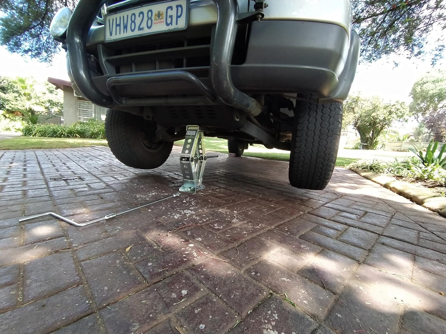 Generic The Ultimate Heavy Duty Scissor Jack 2 Ton (4400 lbs) Capacity Suitable for Auto/SUV/MPV/RV/EV/4X4/Truck, Large, Galvanized silver