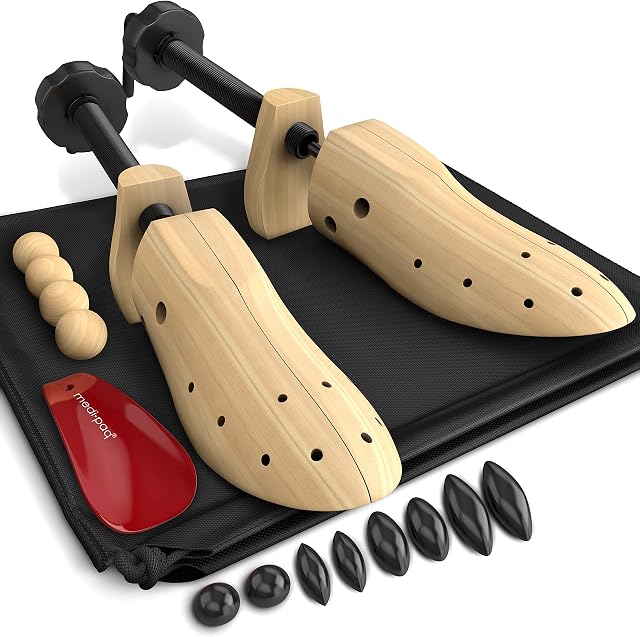 Medipaq - Premium Gents Pine Shoe Stretchers - Shoe Tree Stretcher - Shoe Stretches for Men - Set of 2, with Cedar Balls and Drawstring Bag (UK 7-12)