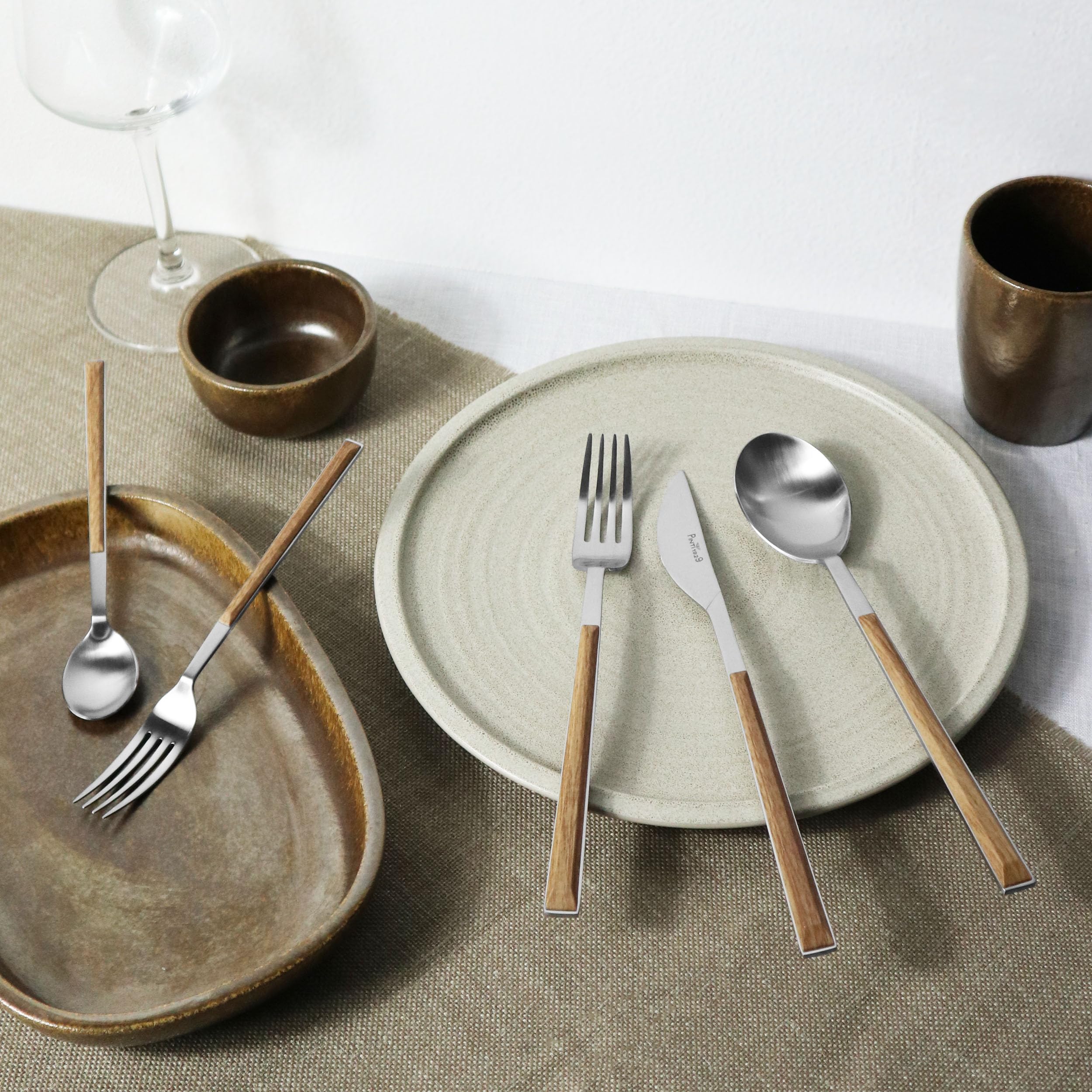 Pintinox Kyoto 30-teiliges Besteckset Nickelfreiem Stahl 6 Kucktischen, 6 Gabeln, 6 Colt Tisch, 6 Kaffeekuchen, 6 Süßgabeln Teak