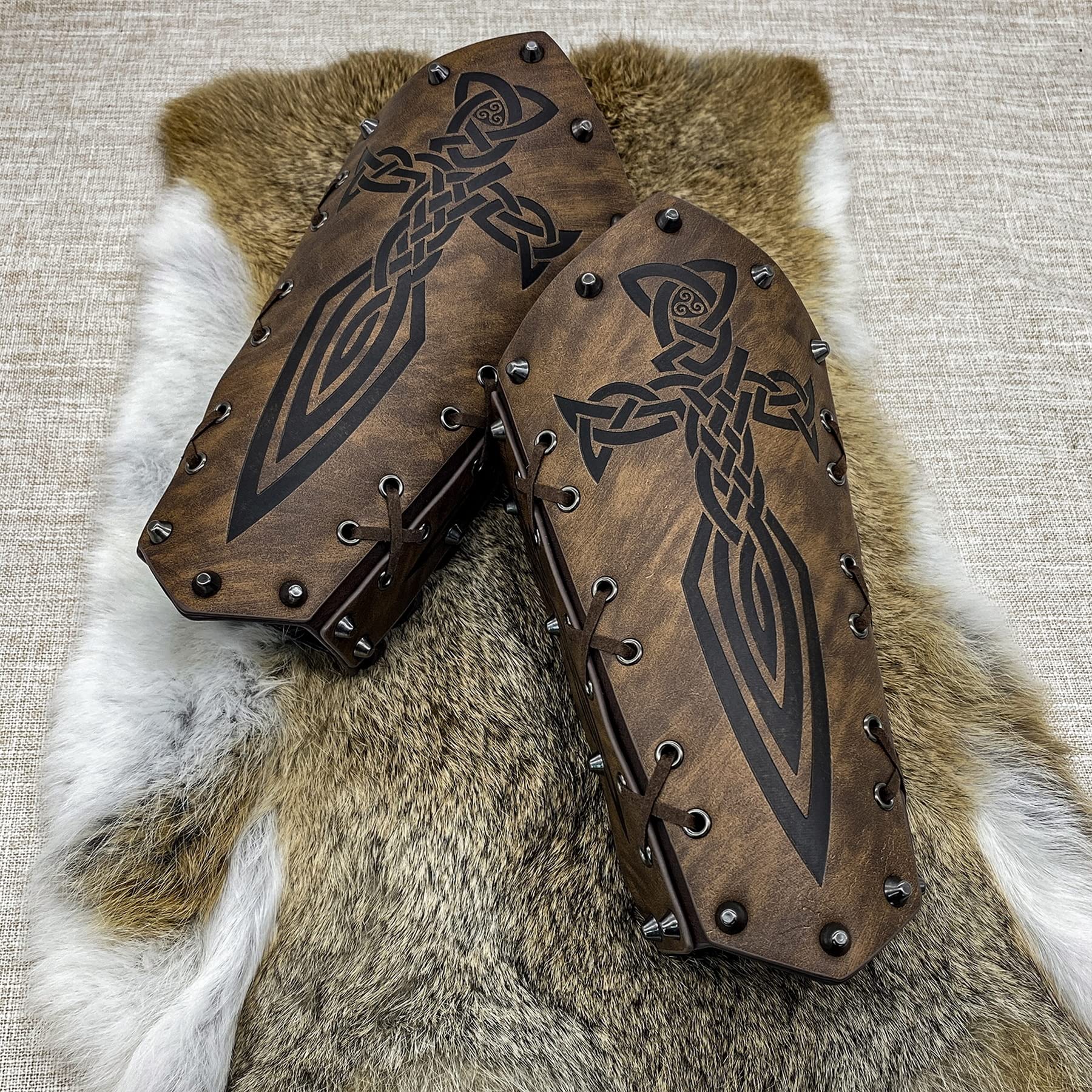 2Pcs Bracelets Viking pour Homme, Gantelets Médiévaux en Faux Cuir, Vambrace Rétro, Garde Bras de Tir à l'Arc pour LARP, Cosplay
