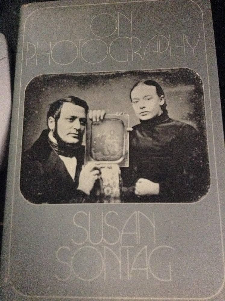 Amazon.co.jp: On Photography : Sontag, Susan: 洋書