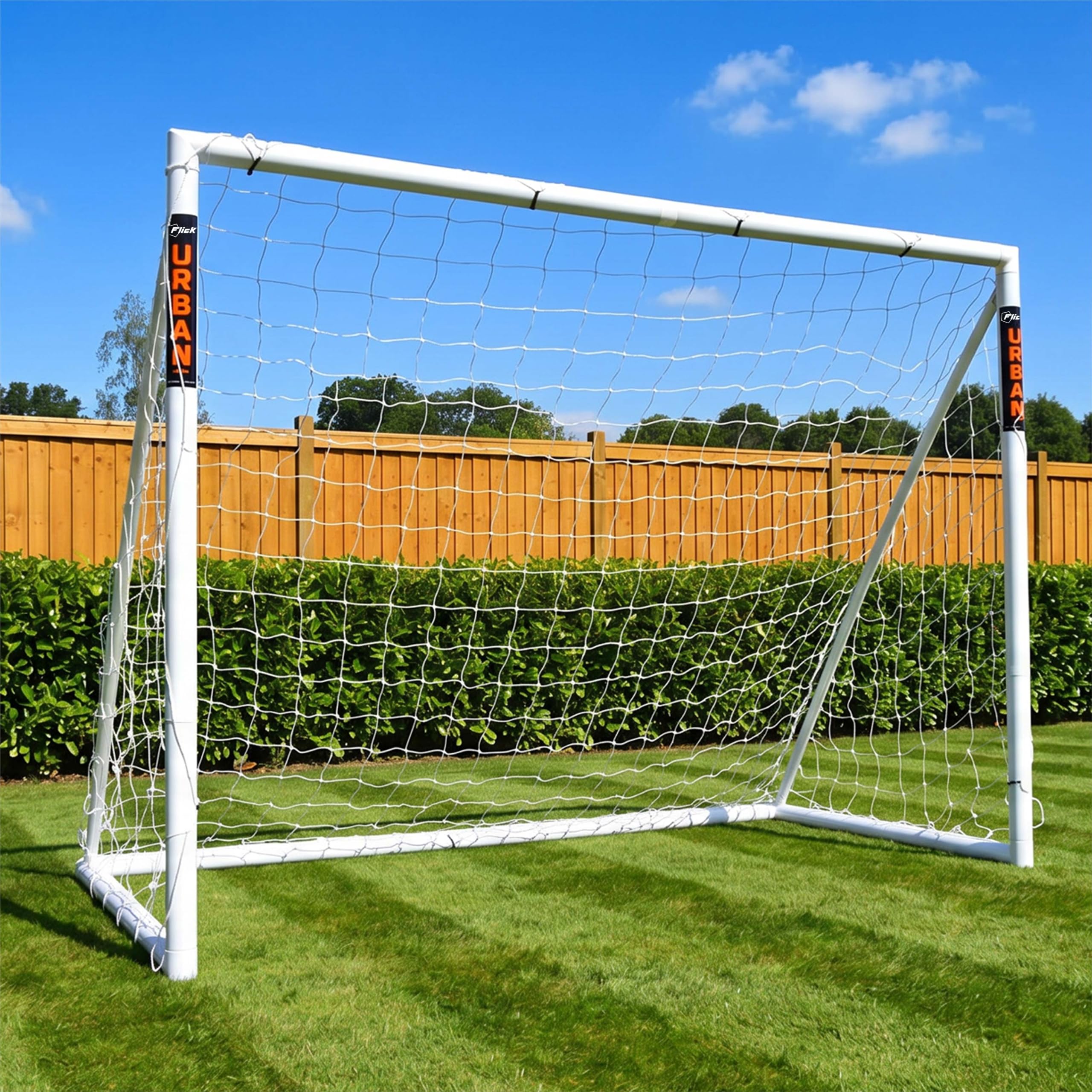 Amazon Exklusives Football Flick Tor – Allwetter – 70 mm extra Dickes uPVC – Fußballtor für Garten, integriertes Verriegelungssystem, 4 Größen (6 x 4, 8 x 4, 8 x 6, 12 x 6)