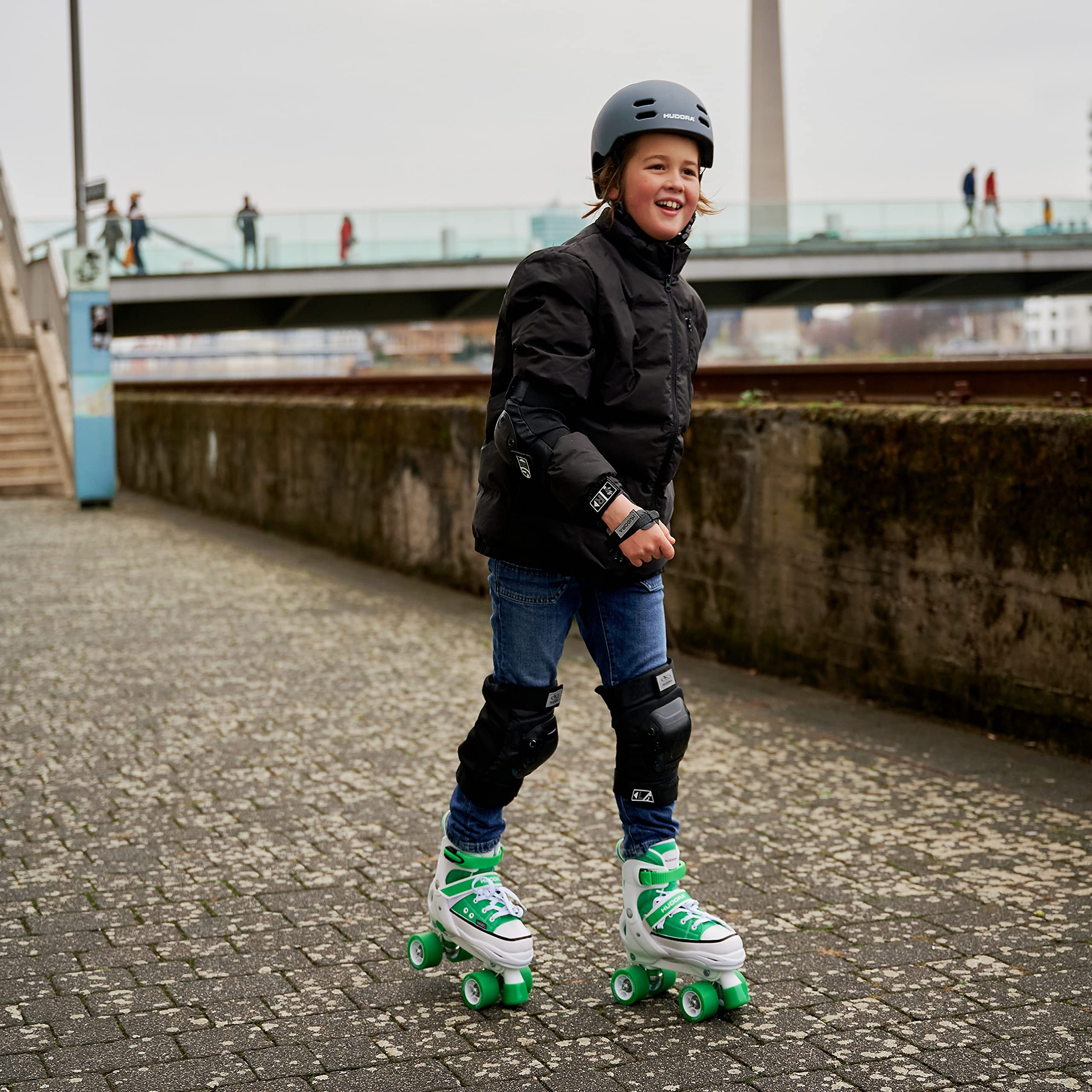 HUDORA Roller Skates Sneaker in versch. Farben & Größen - Kinder Rollschuhe über 4 Größen verstellbar - Rollschuhe für Kinder & Jugendliche - Roller Schuhe mit 4 austauschbaren Innensohlen