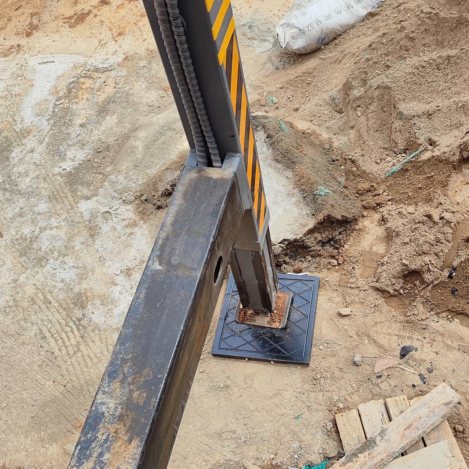 2 Pack Rv Pads Leveling Blocks, Stackable Stabilizing Outrigger Pad 12 16 20 24 Inches Wide, Waterproof Crane/Wrecker/Trailer Landing Pad, Black(Color:B,Size:40x40x3cm/15.7x15.7x1.2in)