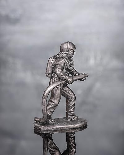 Miniatura 4 de Ronin Miniatures - Bombero de la URSS con manguera, juguete de colección de metal de estaño  escala 132  Figuras coleccionables para el hogar