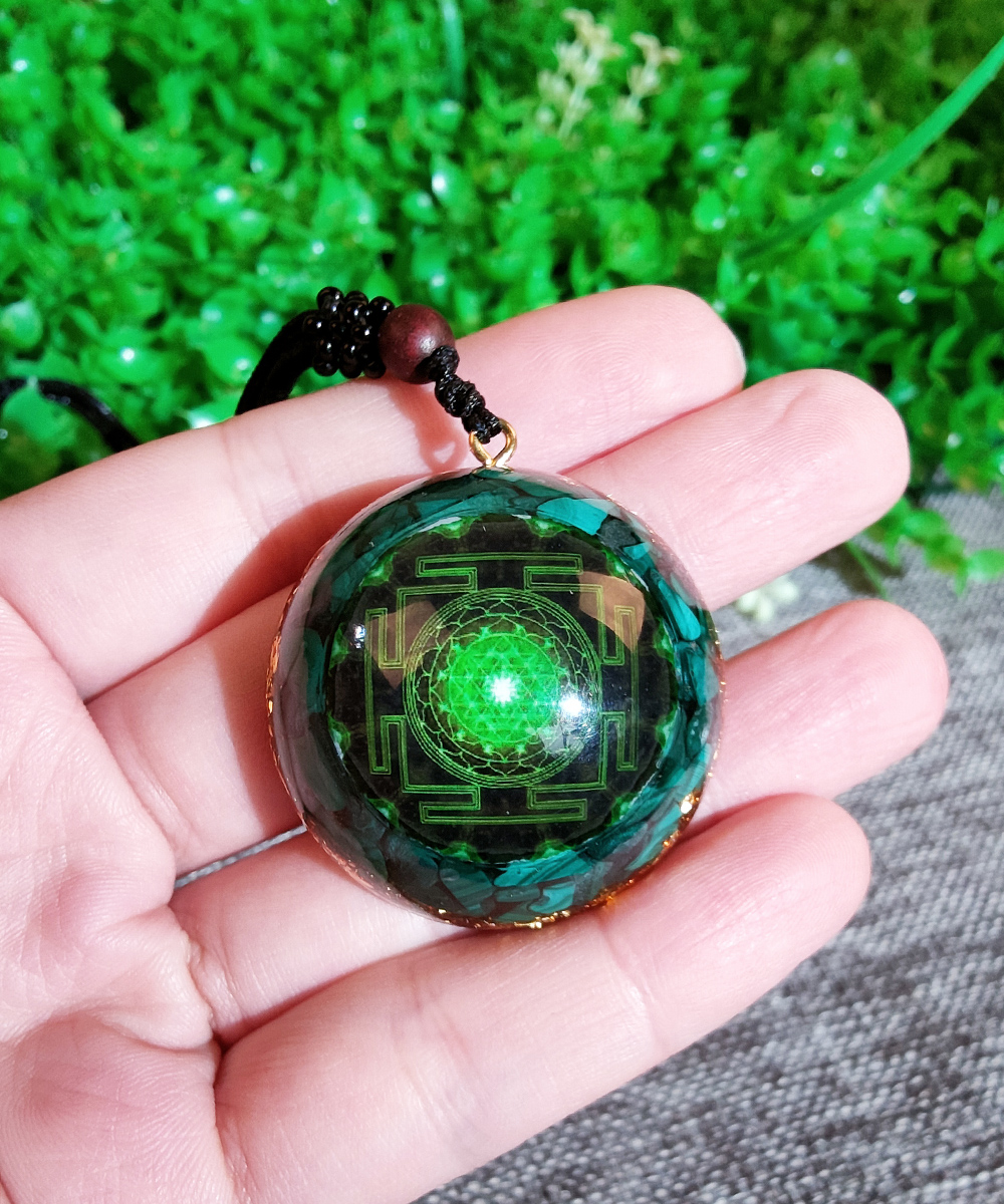 CHAKRA✧COLOR✧ガネーシャ神✧オルゴナイト Amazon.com: Day Day Up Green Malachite Orgonite Necklace