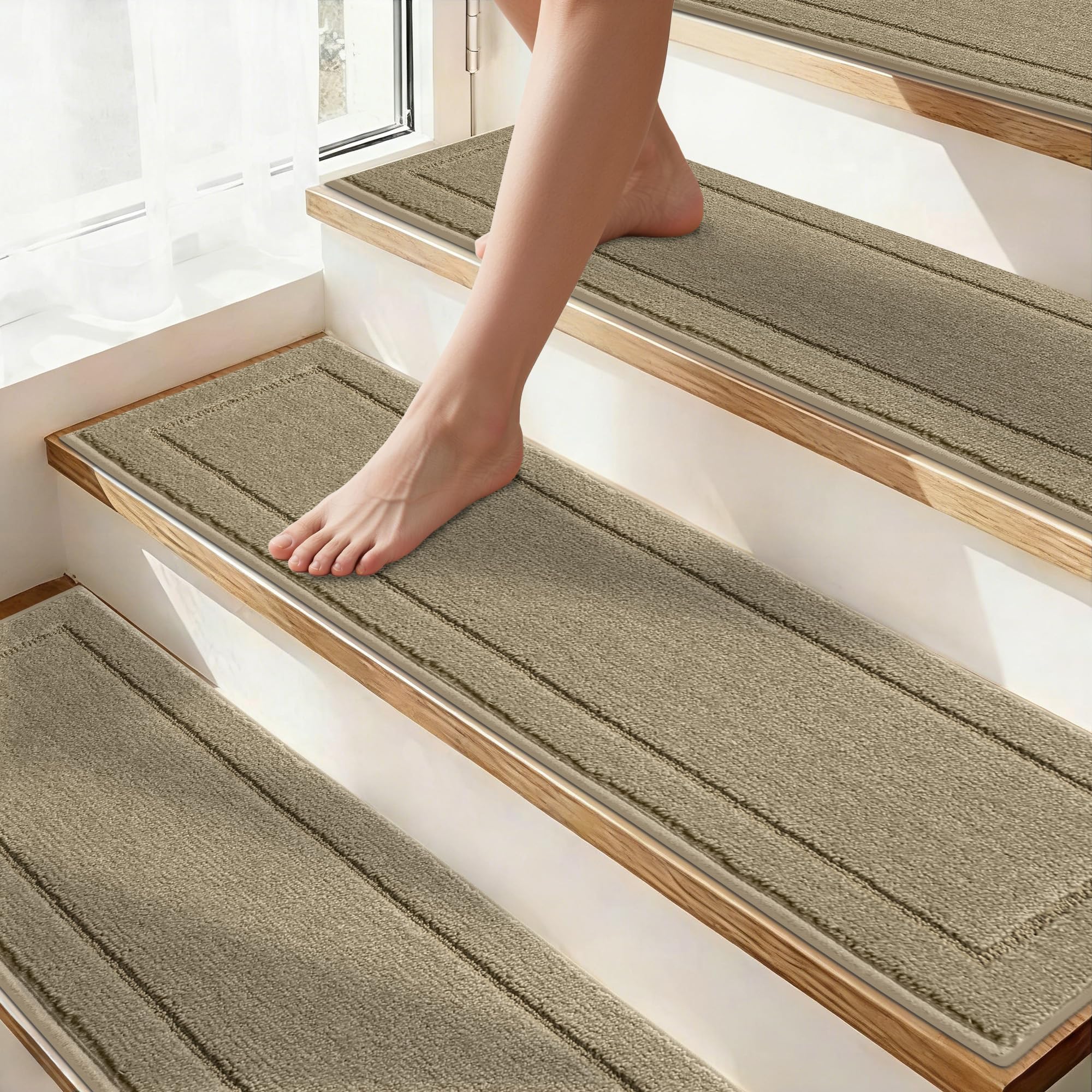 JSEI Stufenmatten Innen rutschfest 15 Stück, 20,3 x 76,2 cm Maschinenwaschbare Treppenteppich Selbstklebend Stufenteppich für Kinder, Älteste und Haustiere, 100% Polyester TPE -Rücken, Beige