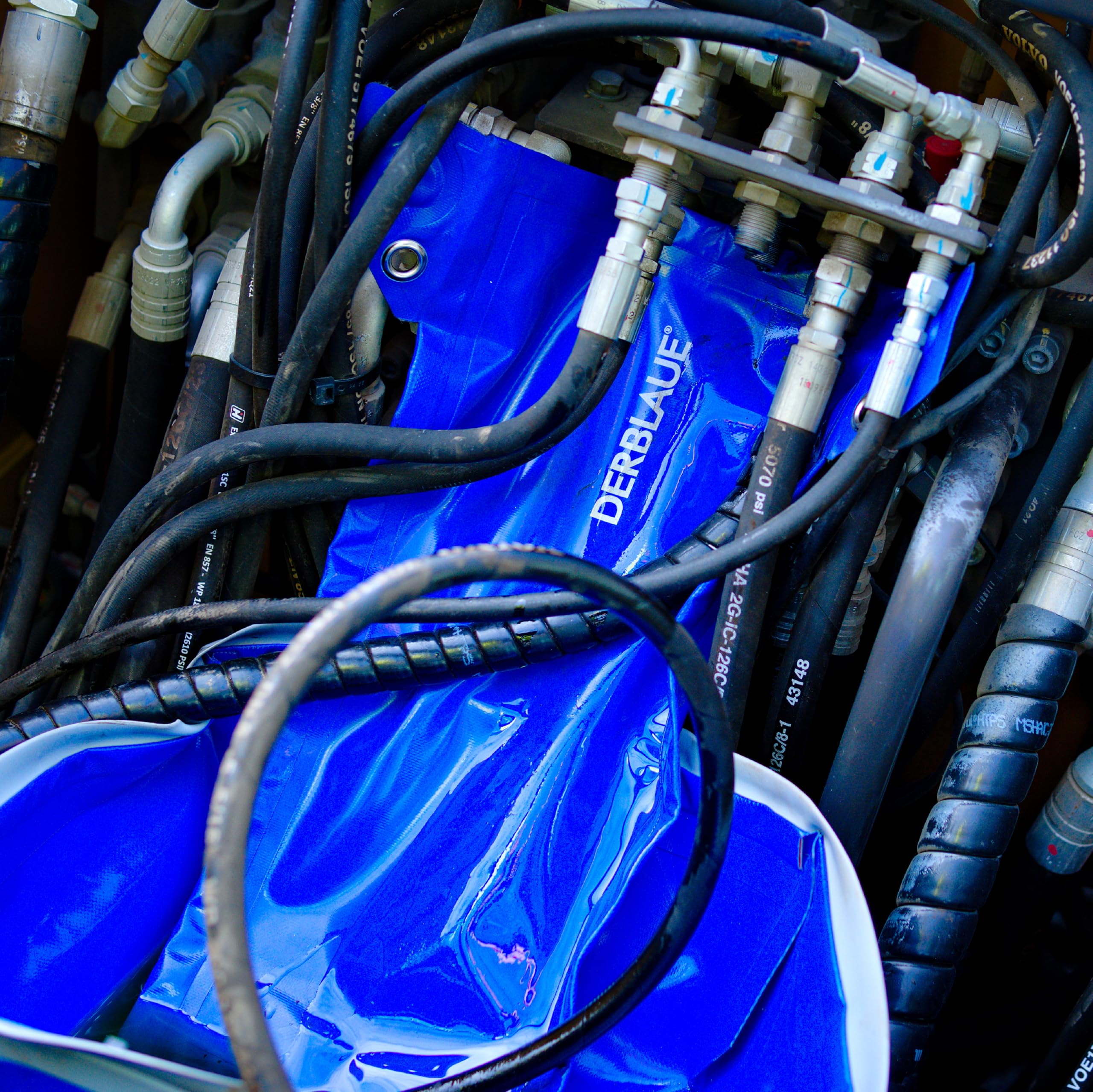 DERBLAUE® Rutsche zum gezielten Leiten von Flüssigkeiten – Auffwangwannen-Zubehör für die Arbeit mit H20 und HYD