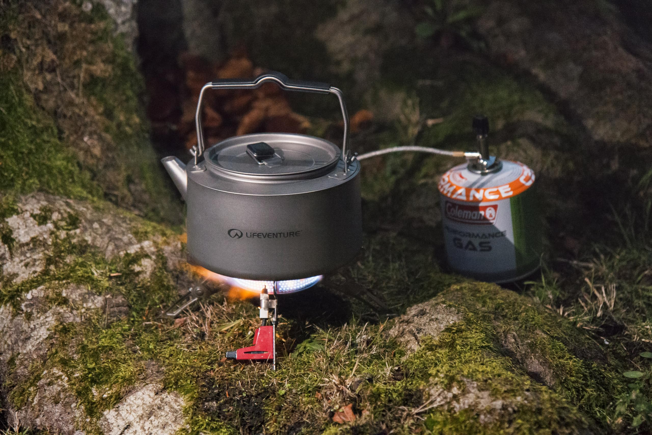 Lifeventure Hervidor de agua superligero de titanio de 1 litro con asas plegables, boquilla fácil de verter y tapa ventilada