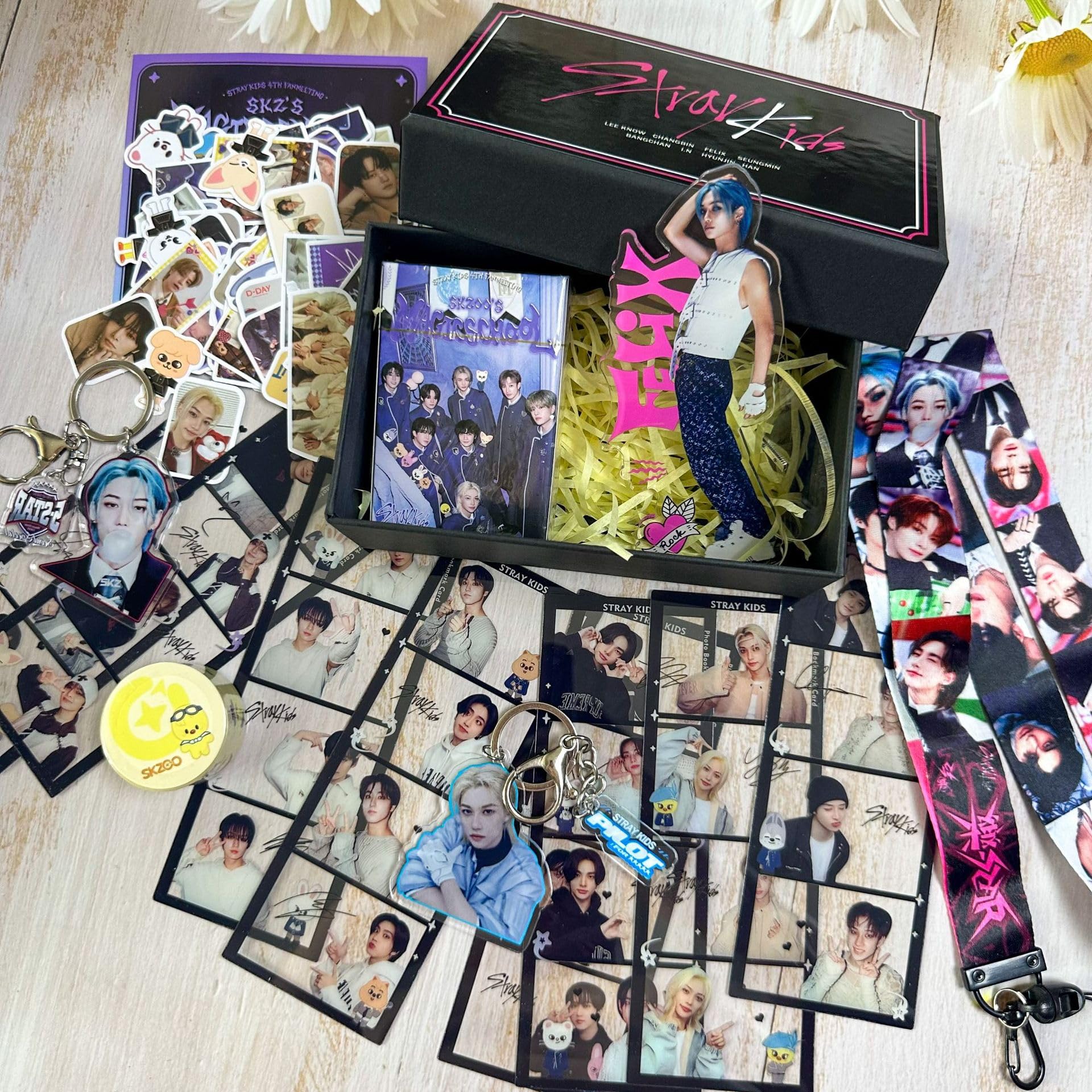 Amazon.co.jp: Stray KidsアルバムFELIXイ・ミンホ ファン・ヒョンジン