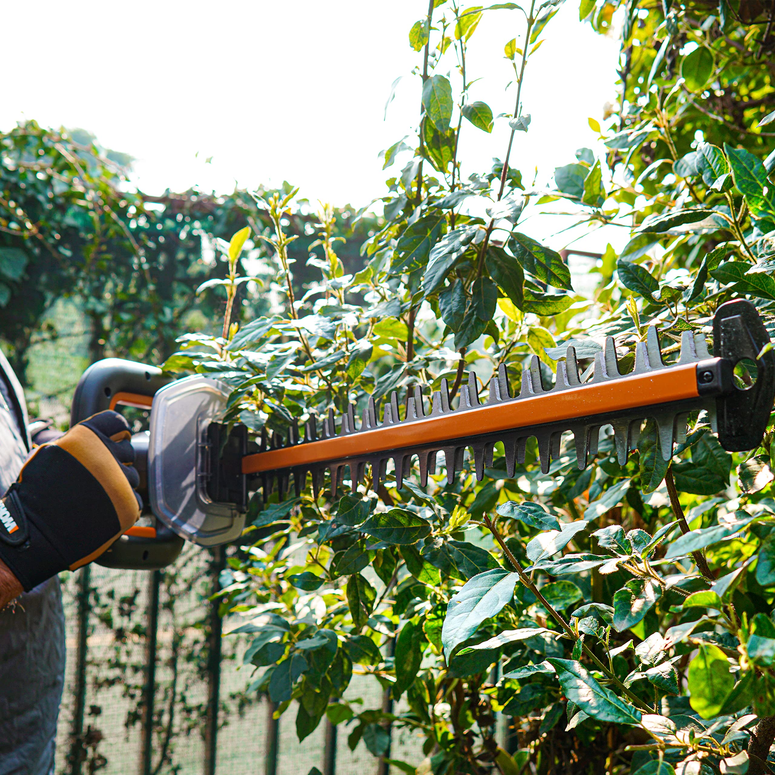 WORX Nitro - Cortasetos inalámbricos 20 V - 4 Ah - Hoja de 56 cm - Diámetro 27 mm - WG263E (Suministro con batería y Cargador, Motor sin escobillas, Cuchillas de Doble acción)