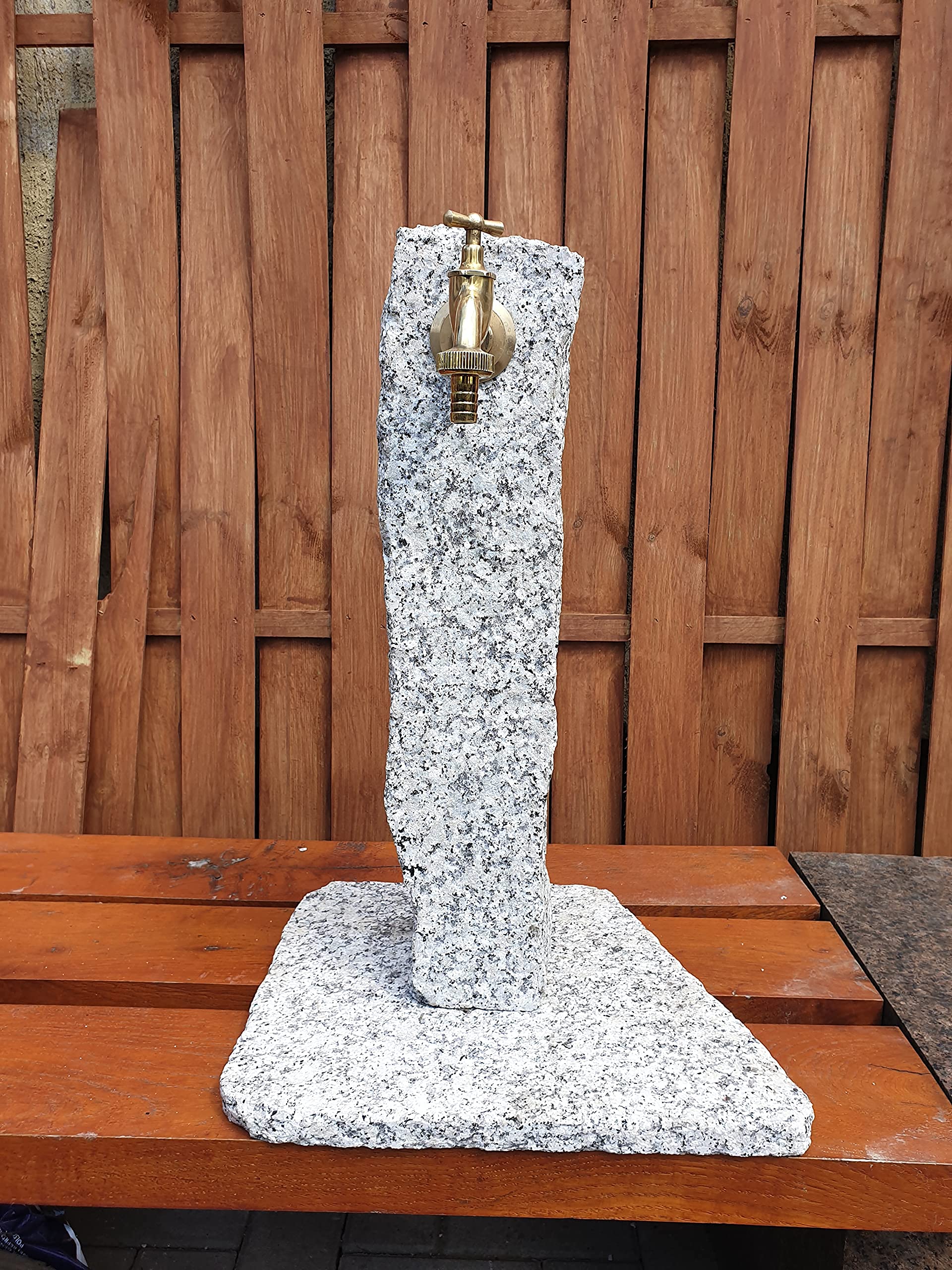 Stone garden tap faucet - Rubinetto da giardino tuinkraan robinet de jardin rubinetto da giardino trädgårdskran Grifo de jardín (pietra)