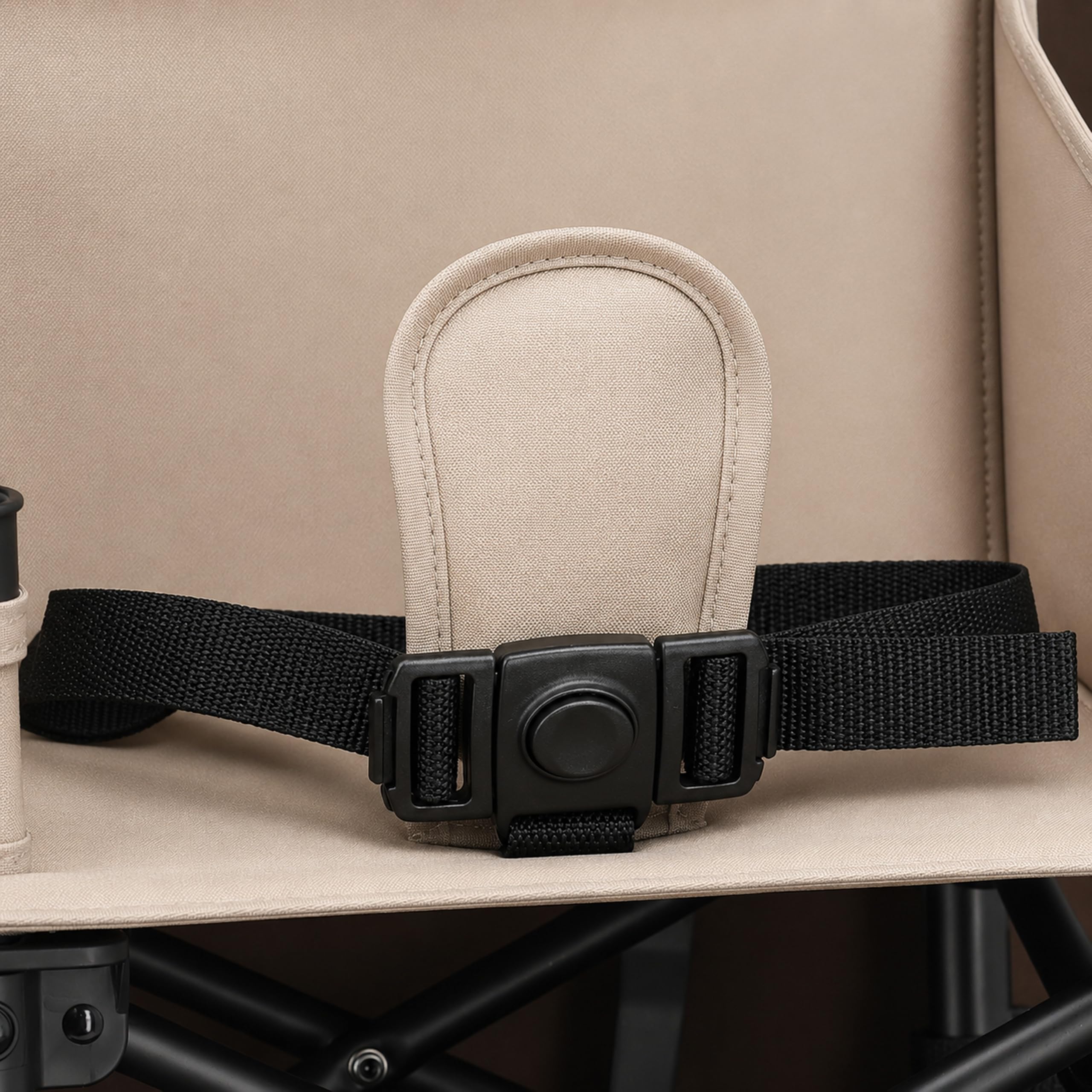 Deryan Pop 'N Sit Mini Rehausseur de Chaise Pliable pour Bébé - 6 à 36 Mois - Jusqu’à 15 kg - Harnais 3 Points - Plateau Amovible - 4 Sangles de Fixation - Sac de Transport - Nougat