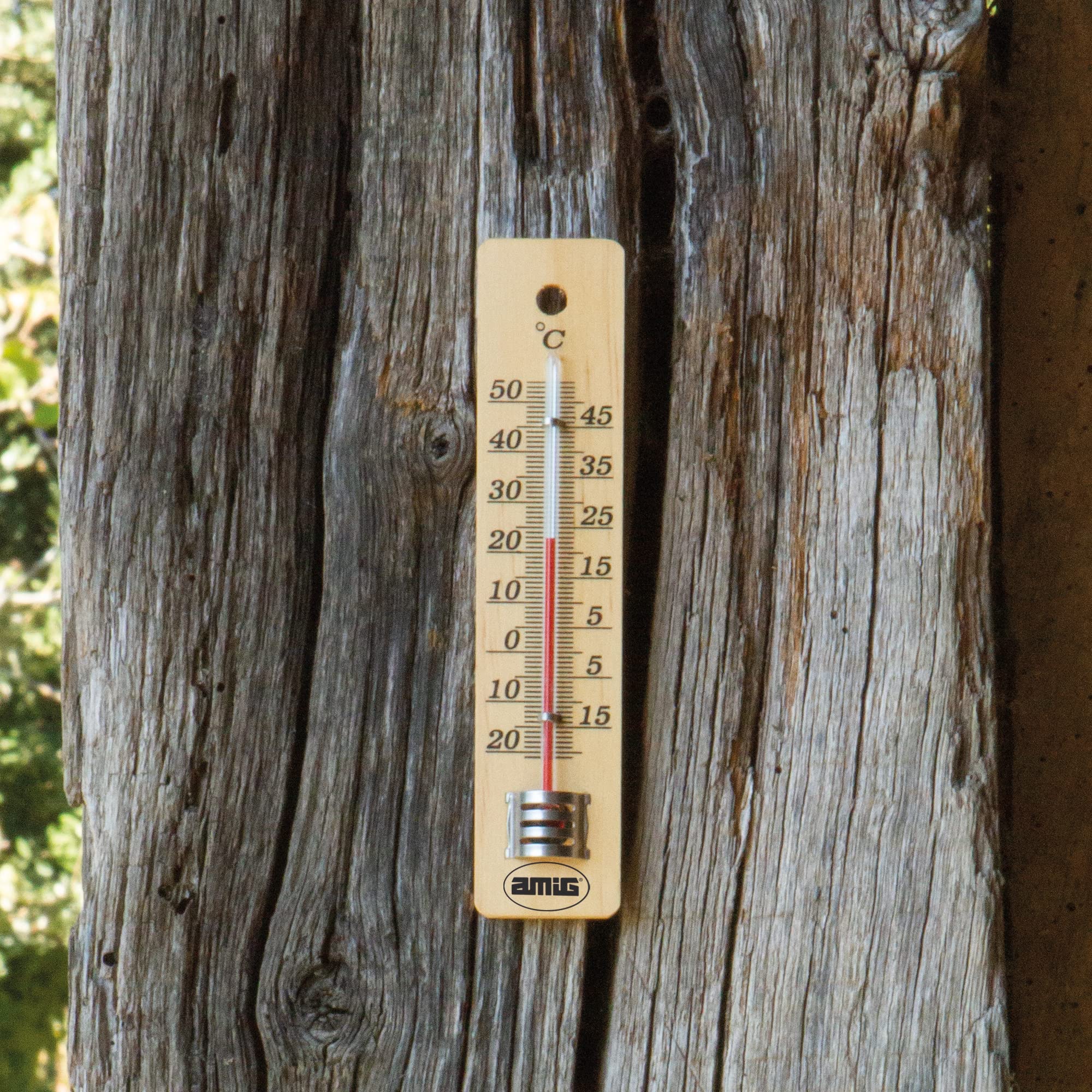 Termometro tradizionale in legno per misurare la temperatura