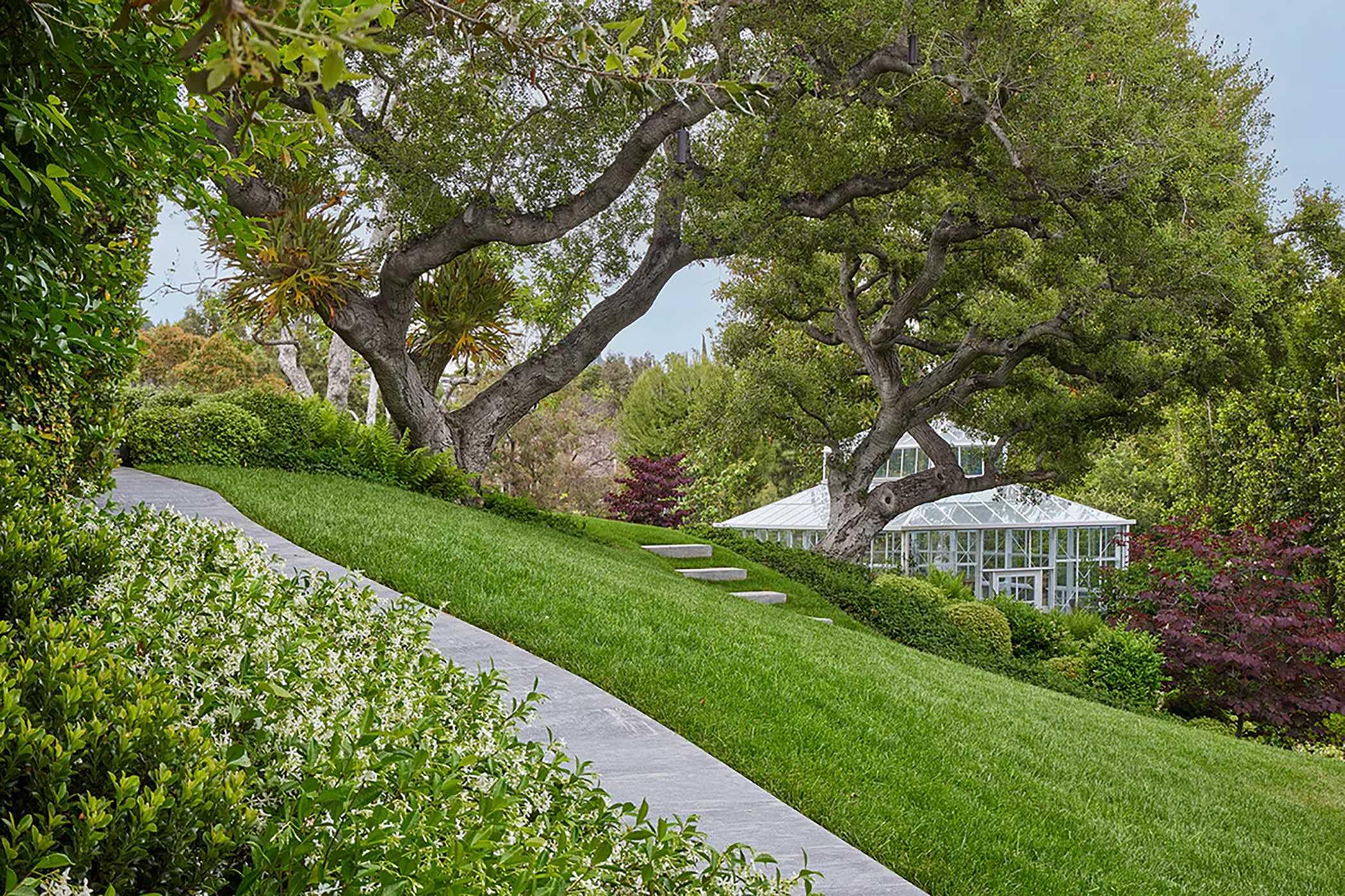 World's Best : 50 Gardens from Around the Globe /anglais (World’s Best From Around The Globe)